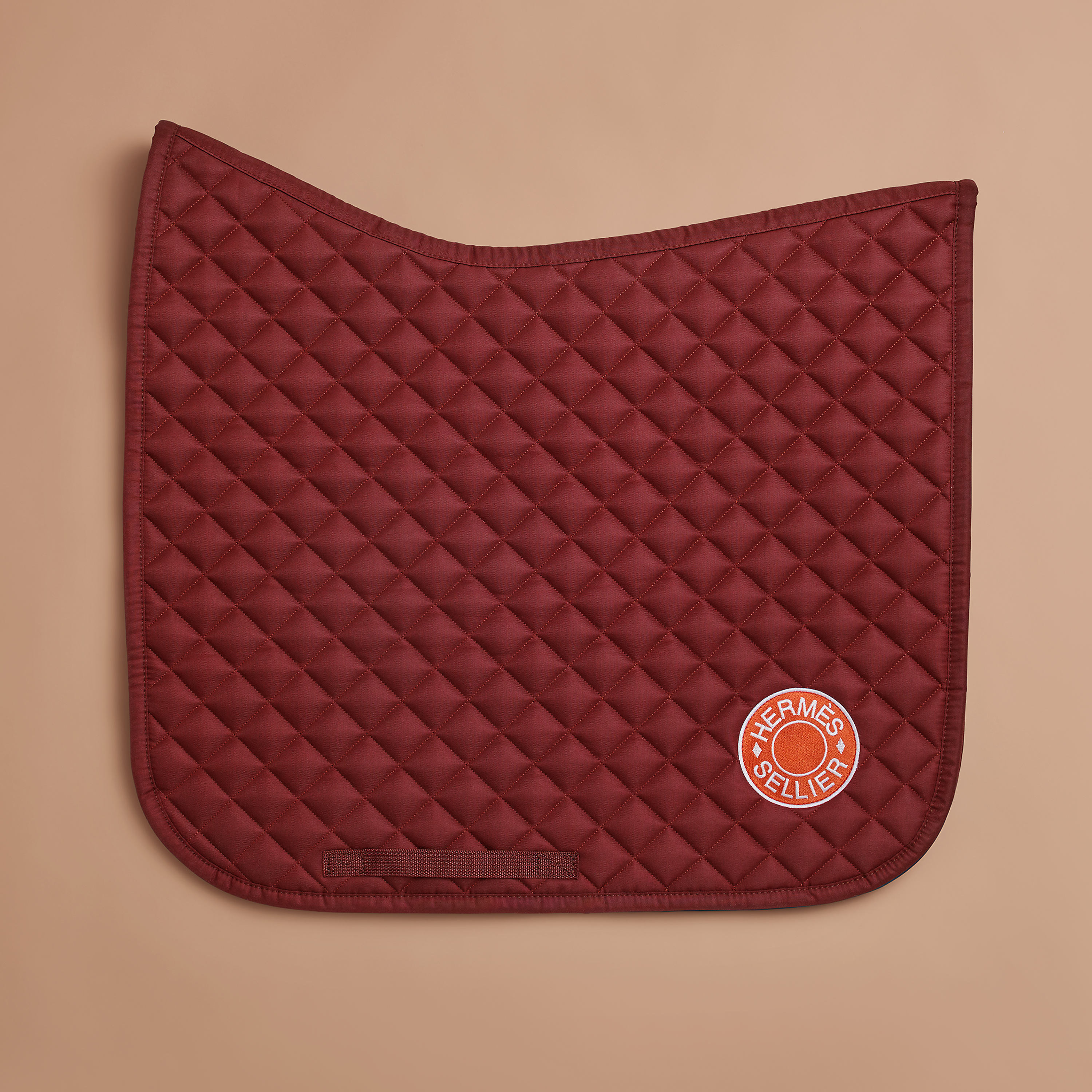 Swing dressage saddle pad