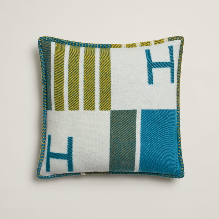 Outremer Avalon Vibration Pillow, Small Model
