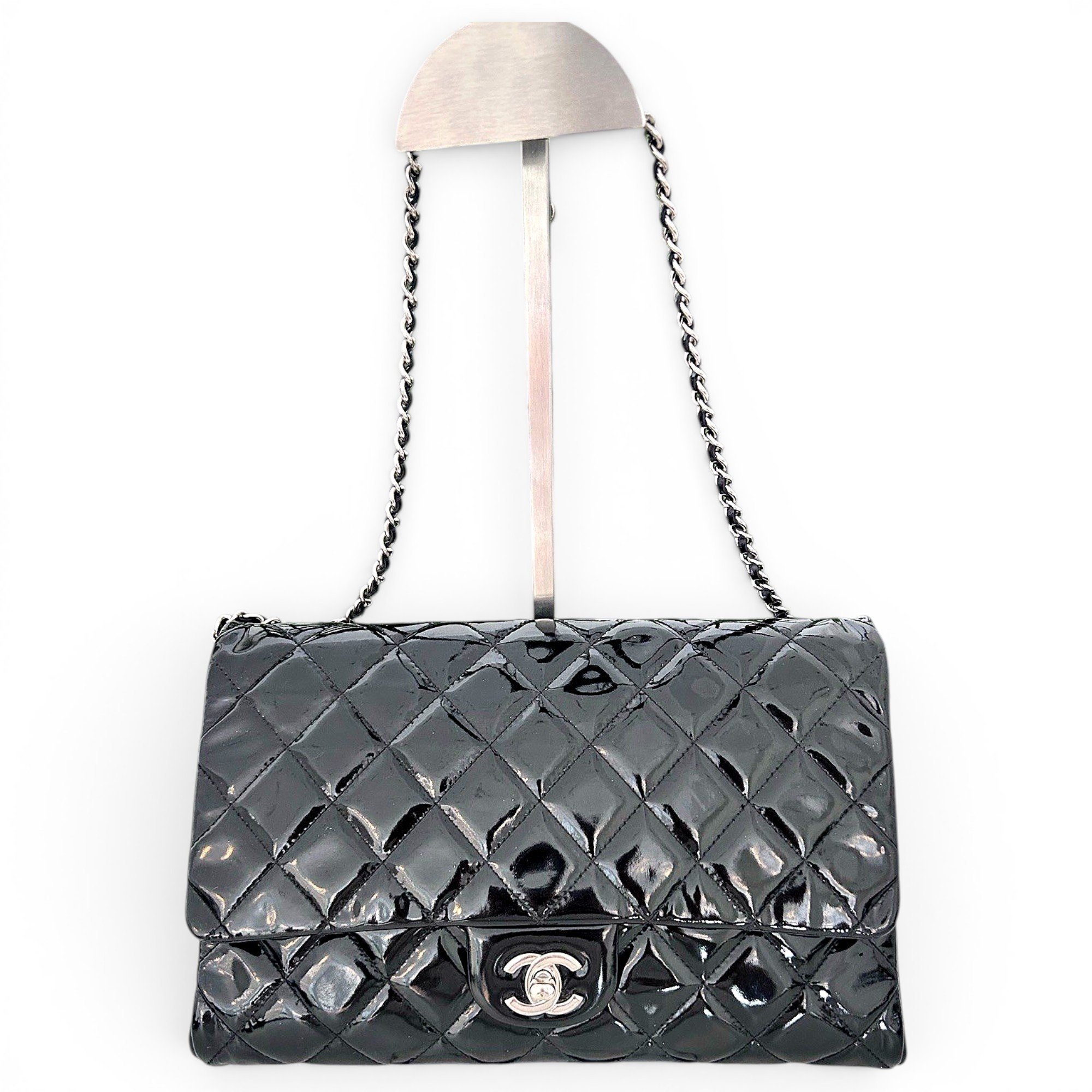 Timeless/Classique patent leather handbag