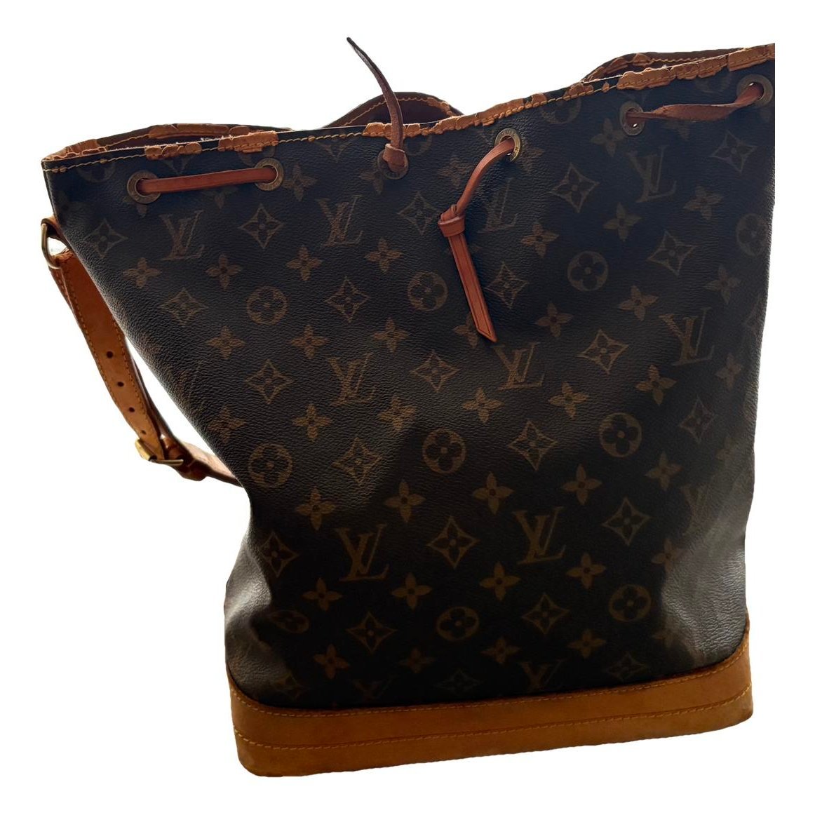 Noé leather handbag