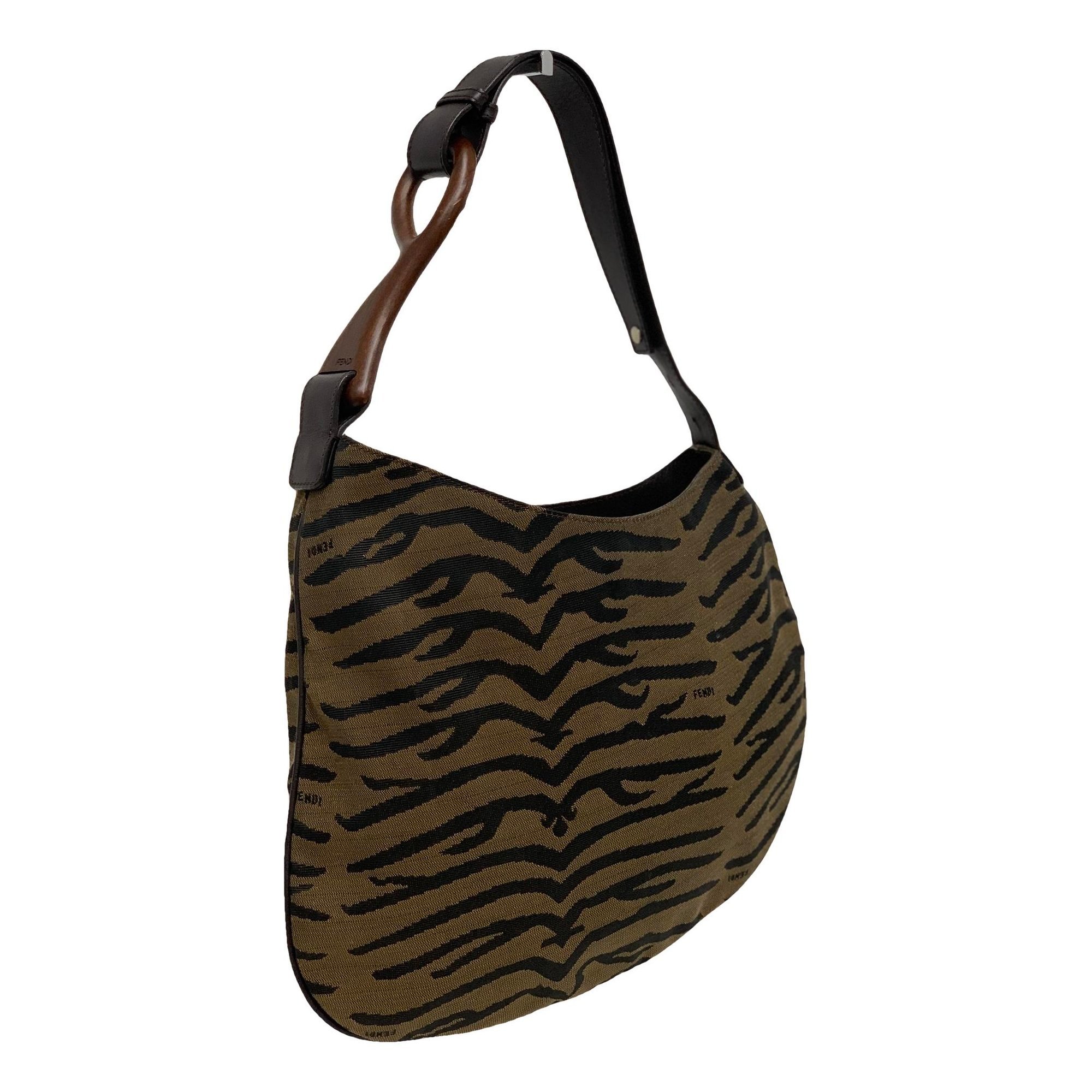 Oyster cloth handbag