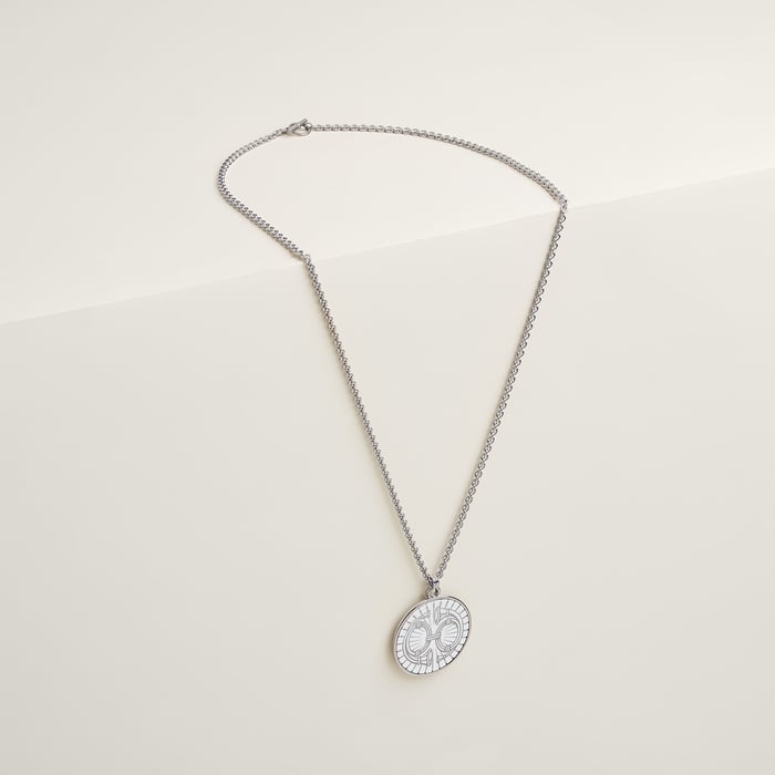 Orfèvre Blanc Platine Blanc Medaille Bijou Deux Cors Necklace, Large Model