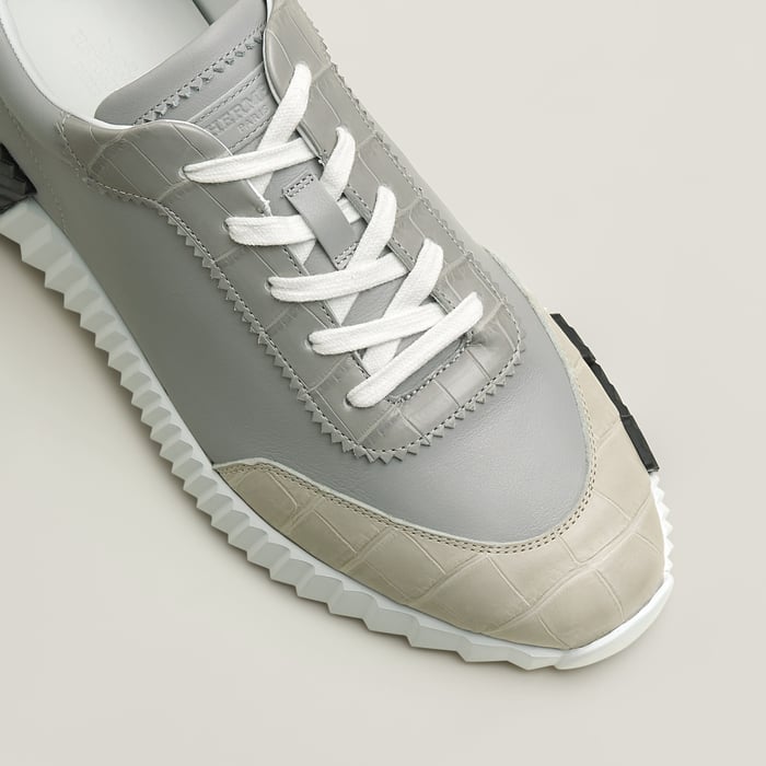 Bouncing Sneaker