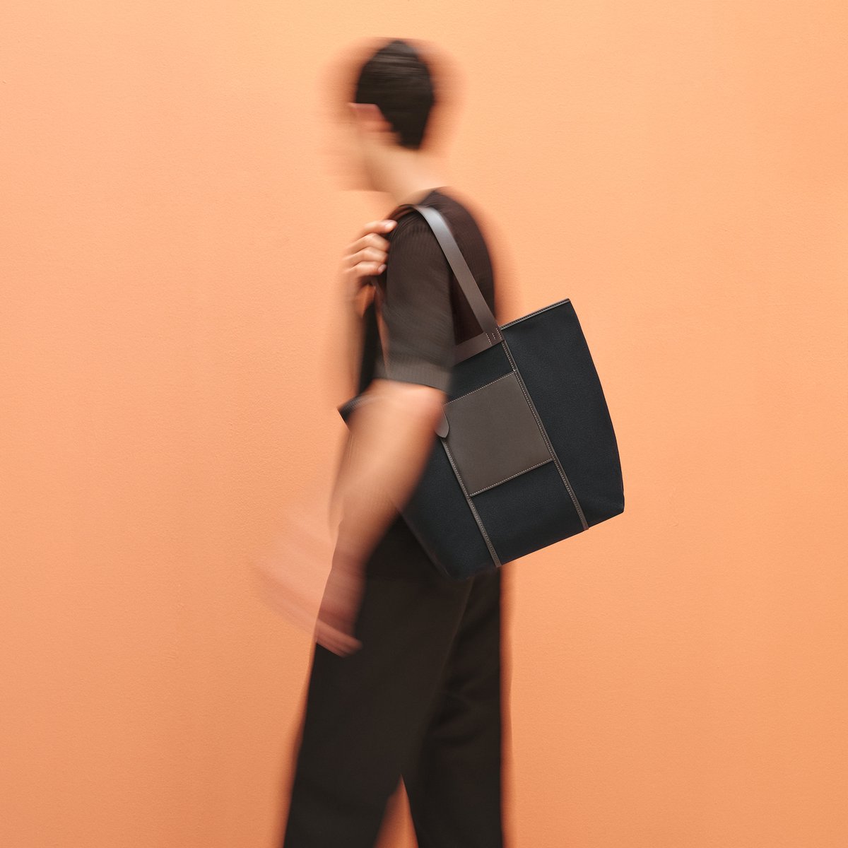 黒 バッグ 《エトリヴィエール・ポケット》 27