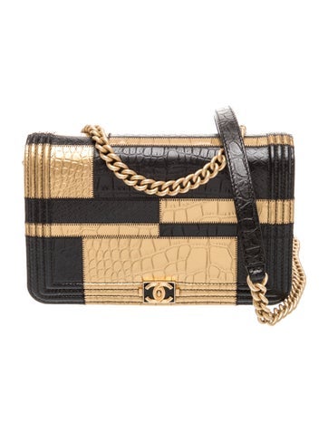 Embossed Boy Wallet On Chain