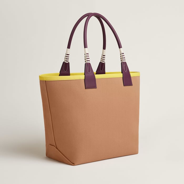 Steeple 28 Bag