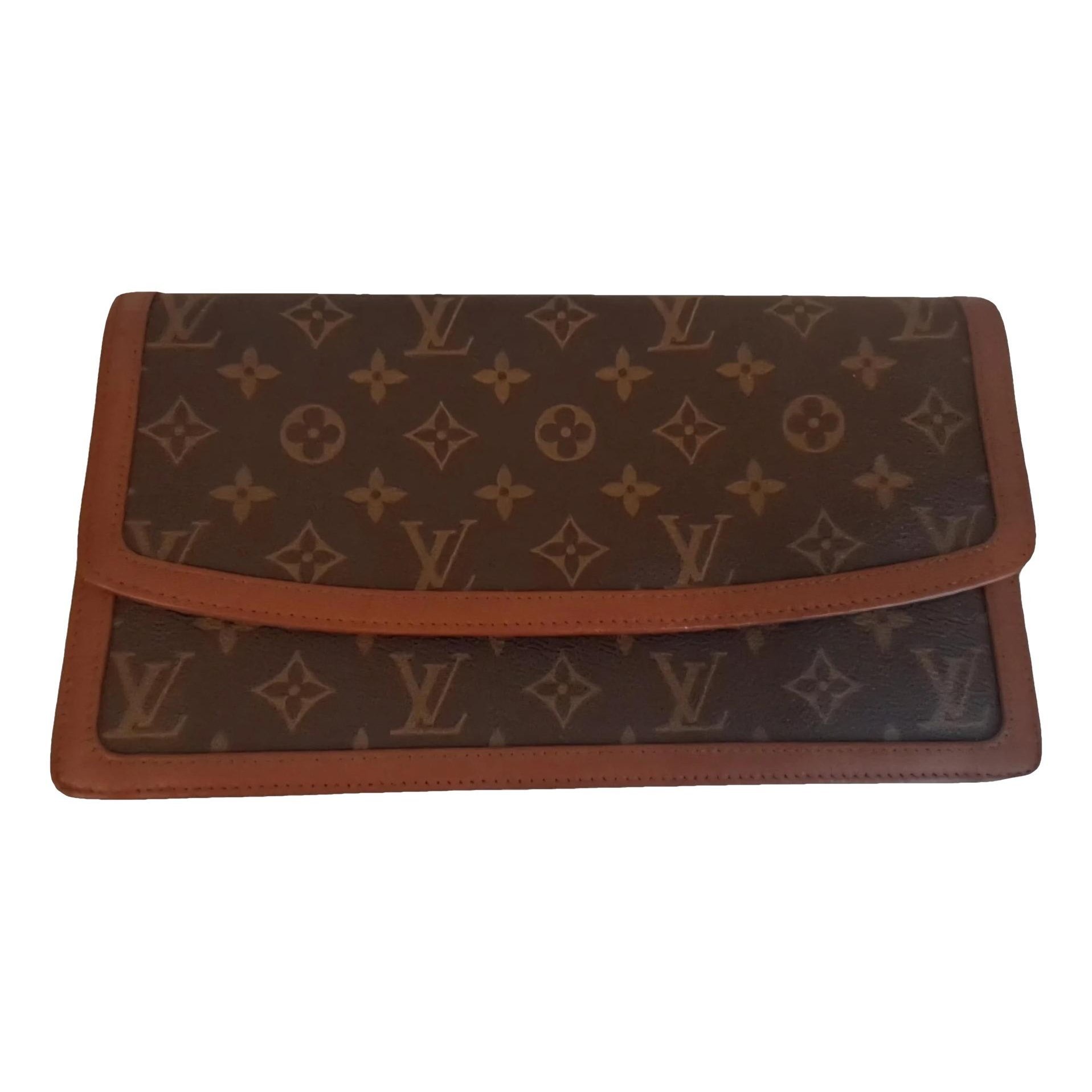 Leather clutch bag