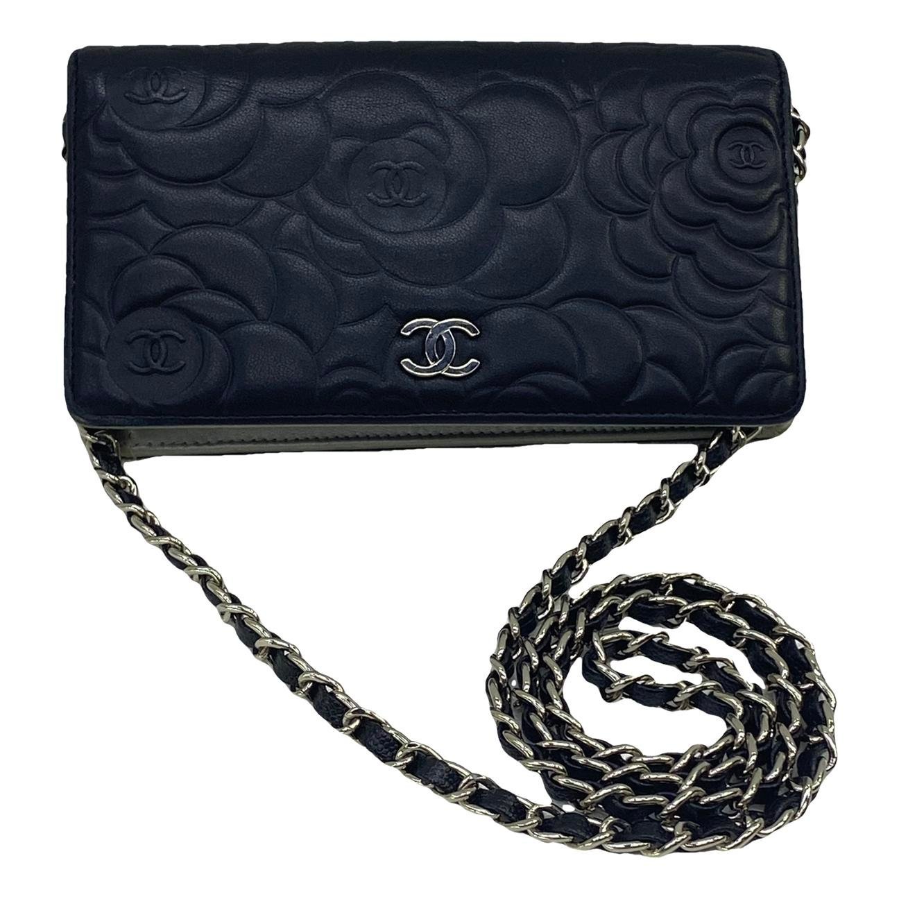 Wallet On Chain 2.55 leather crossbody bag