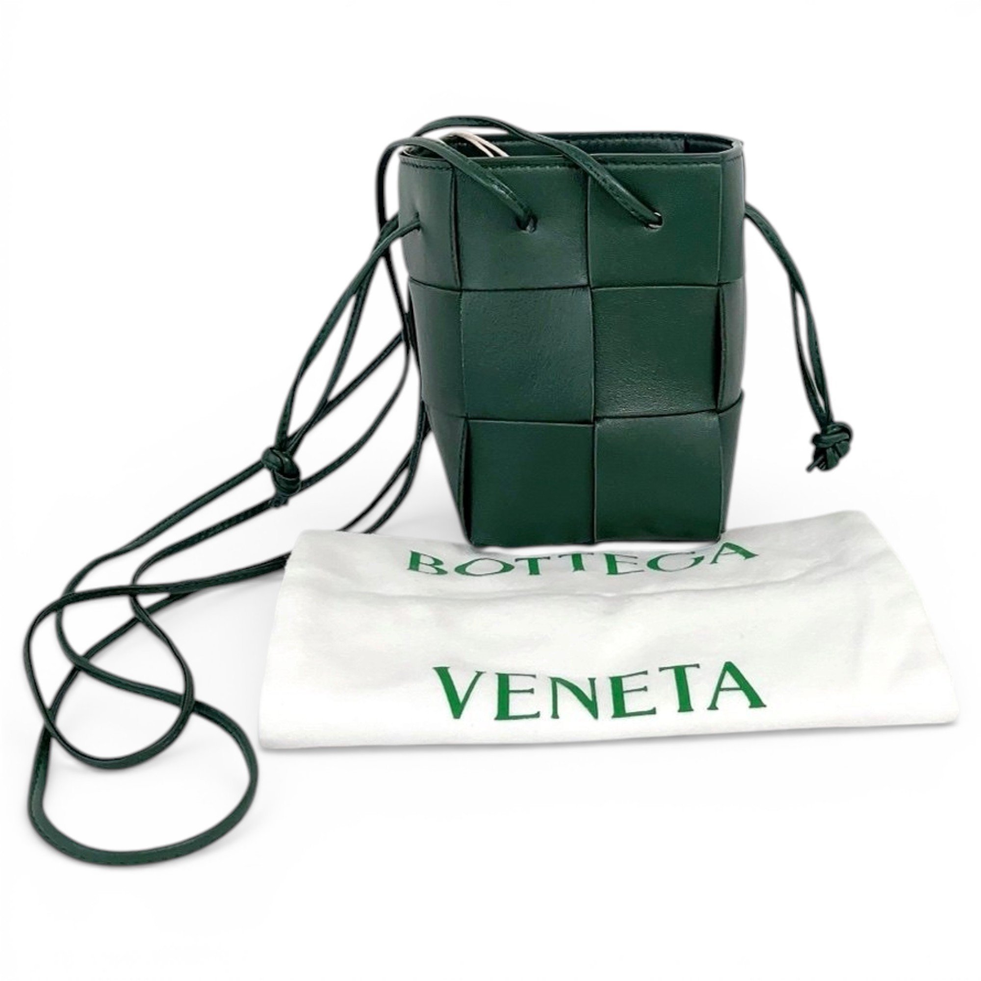 Cassette Bucket leather handbag