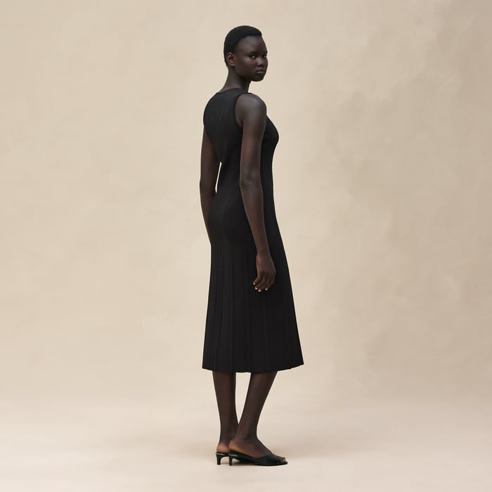 Noir Long Sleeveless Dress
