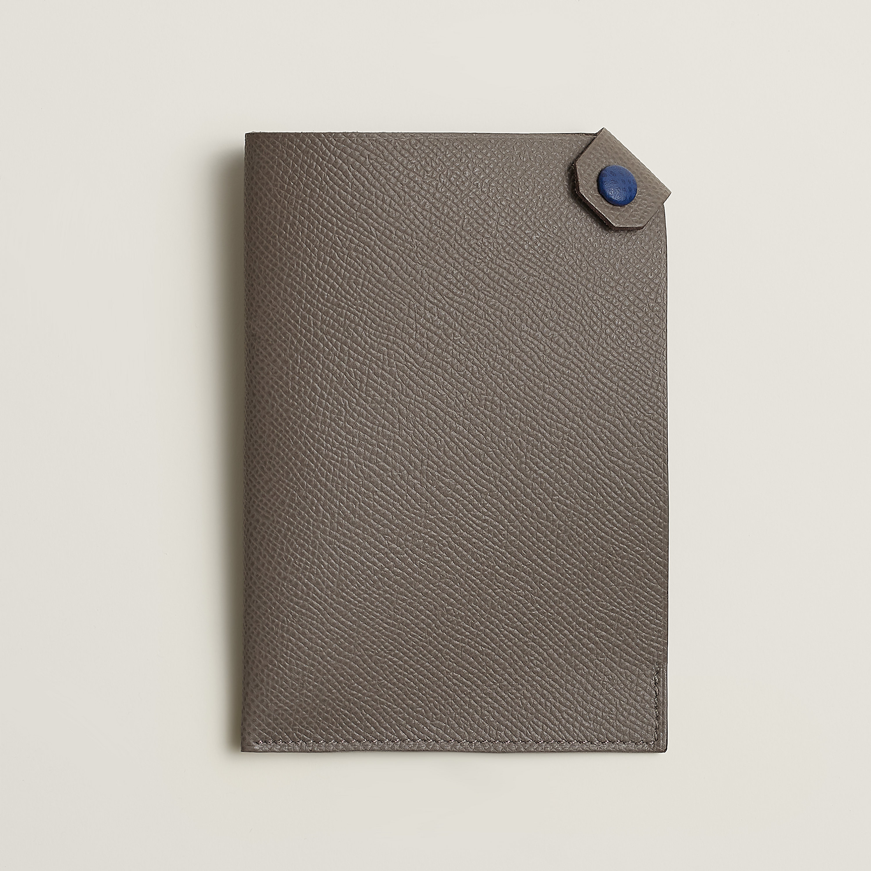 Tarmac Dot passport holder