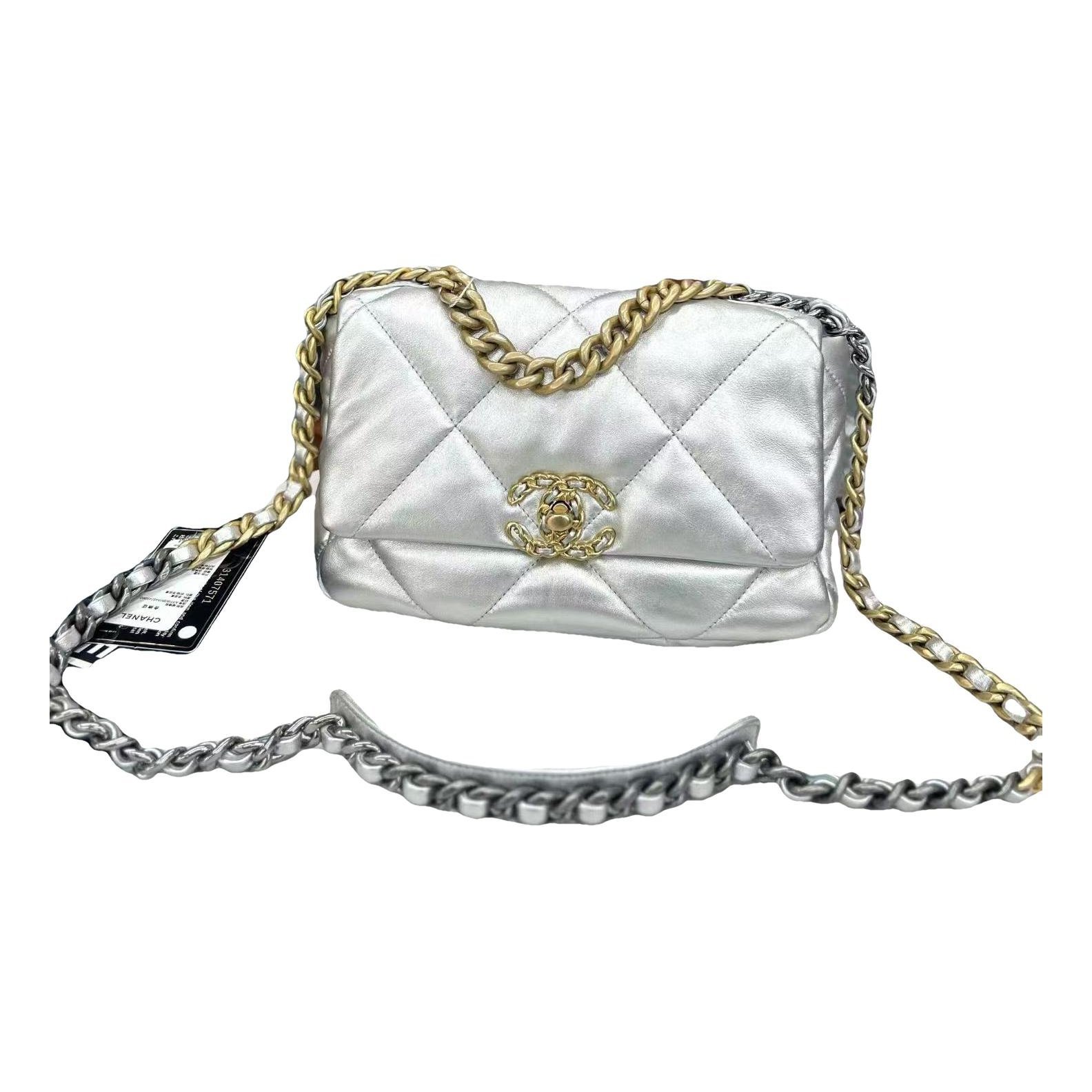 Chanel 19 leather handbag