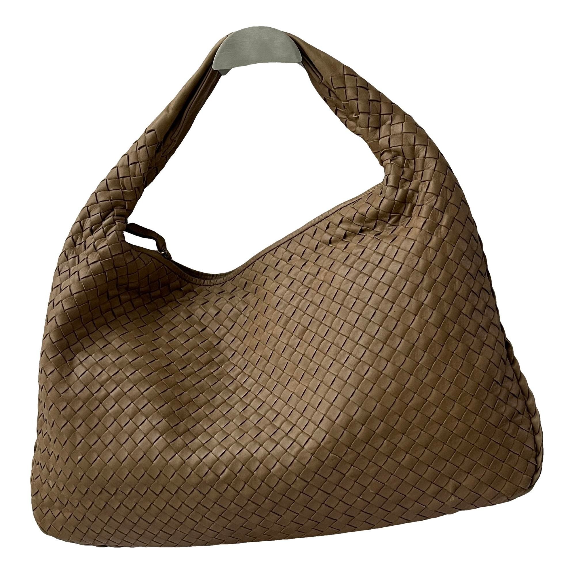 Veneta leather handbag
