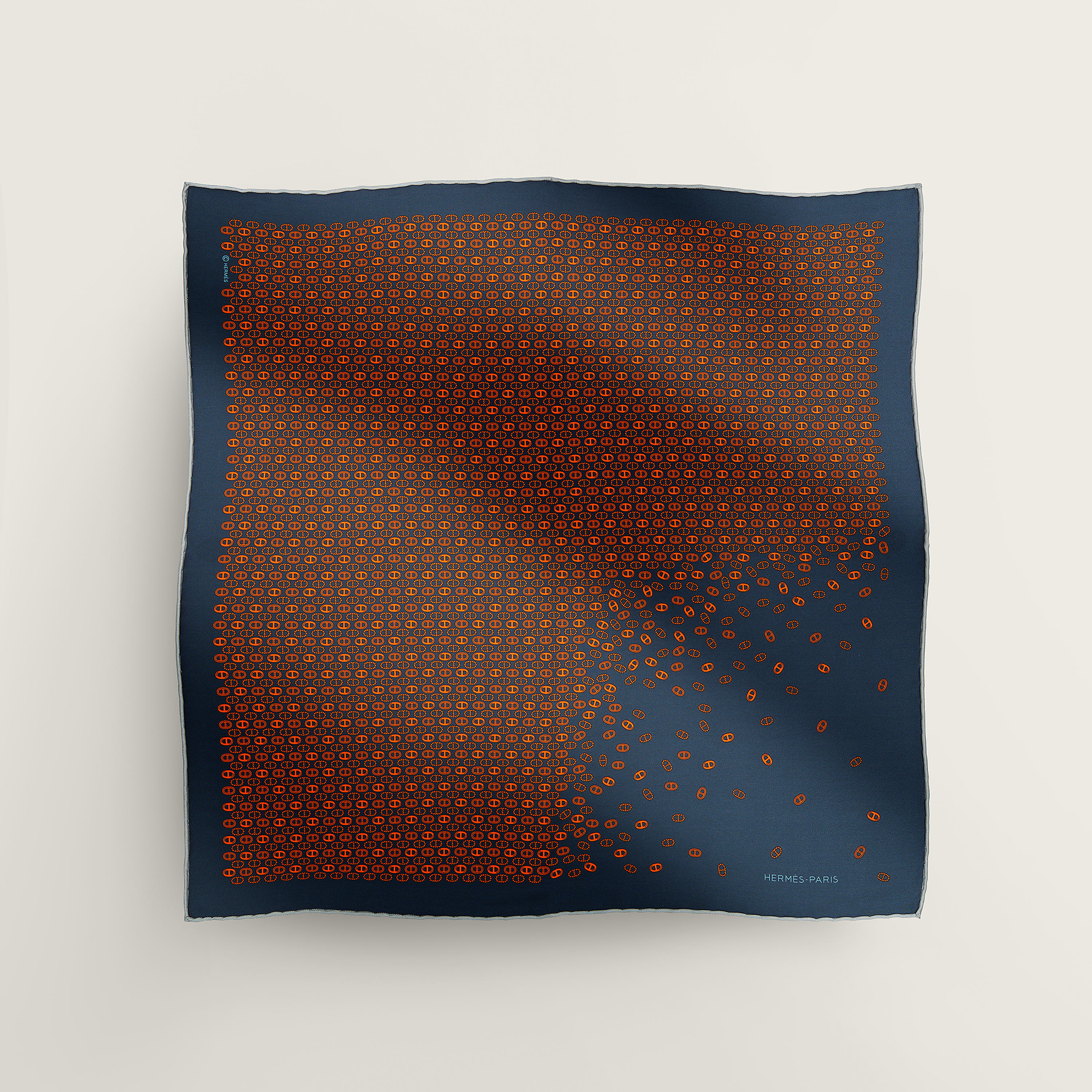 Maillons Parade pocket square 45