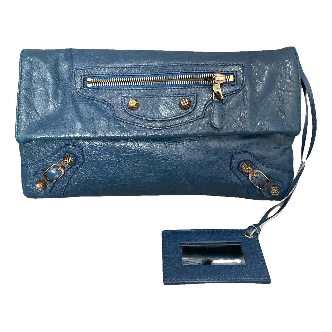 Envelop leather clutch bag