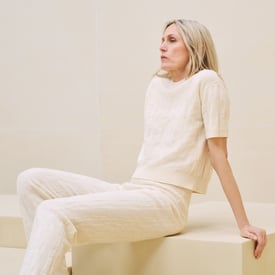 "H" short-sleeve sweater