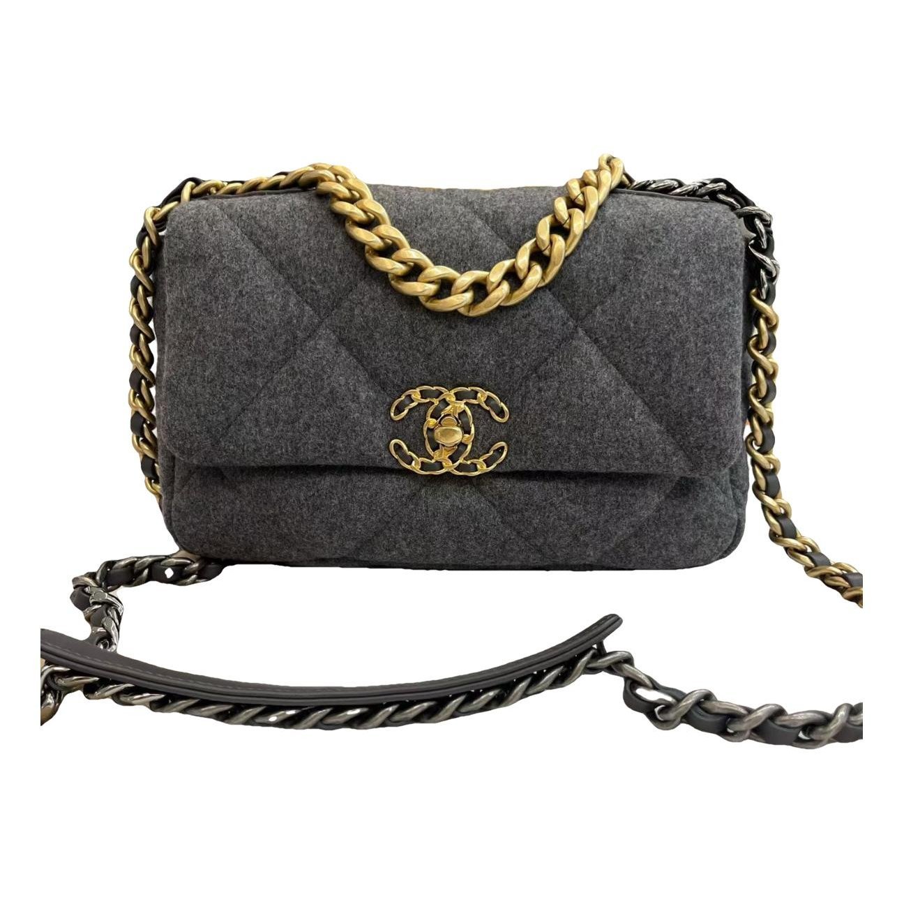 Chanel 19 cloth handbag