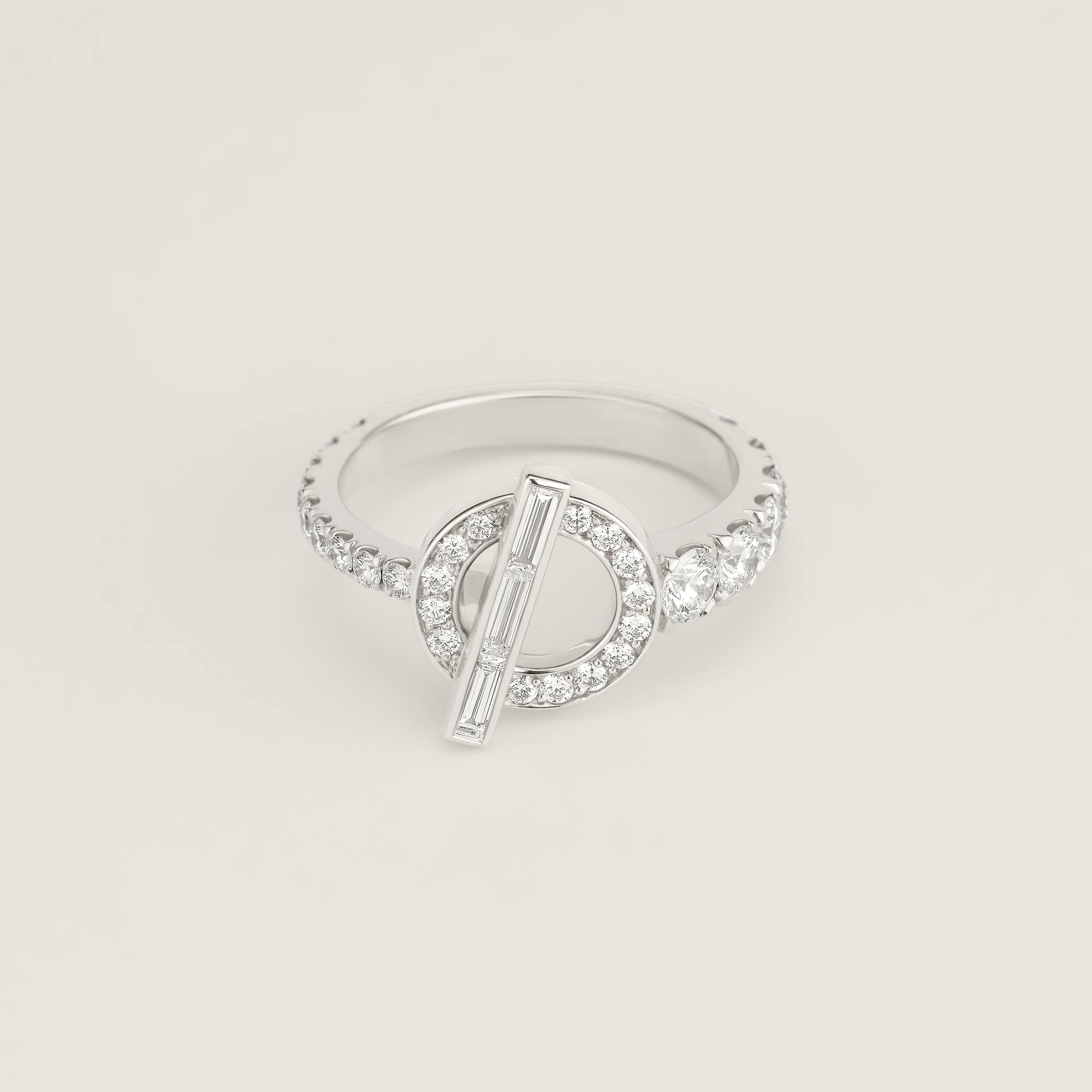Crescendo ring