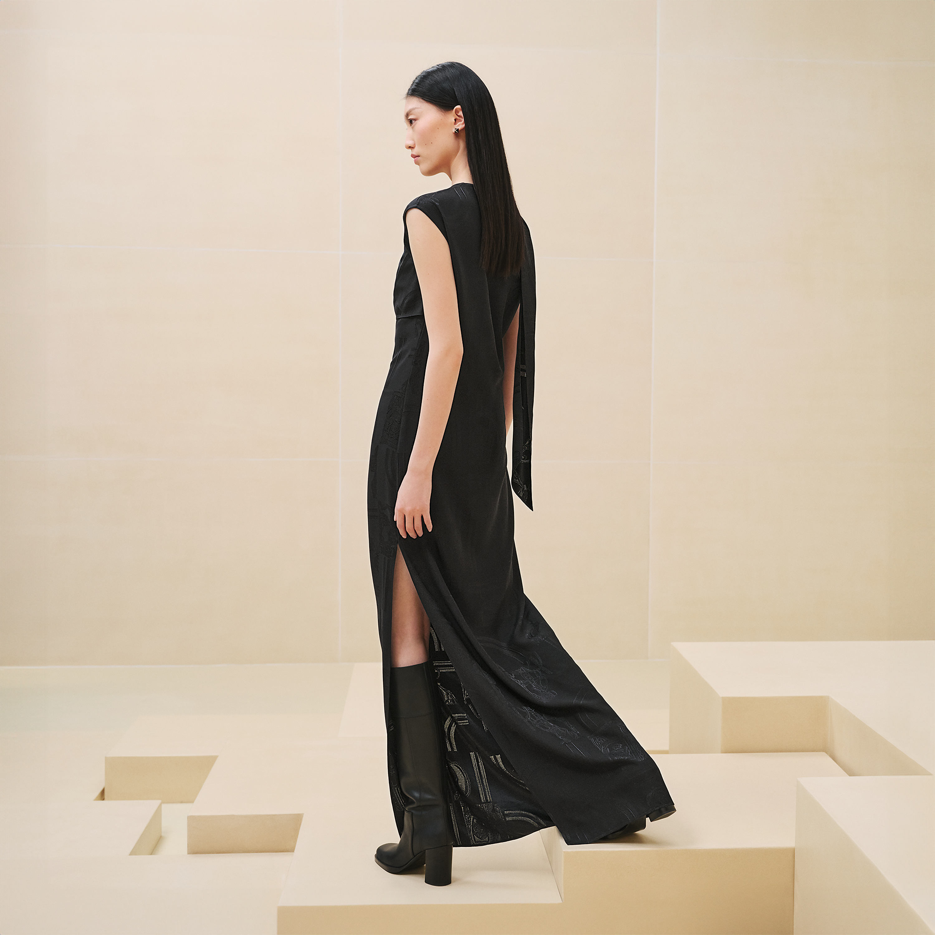 "Jacquard en Desordre" ascot collar long dress