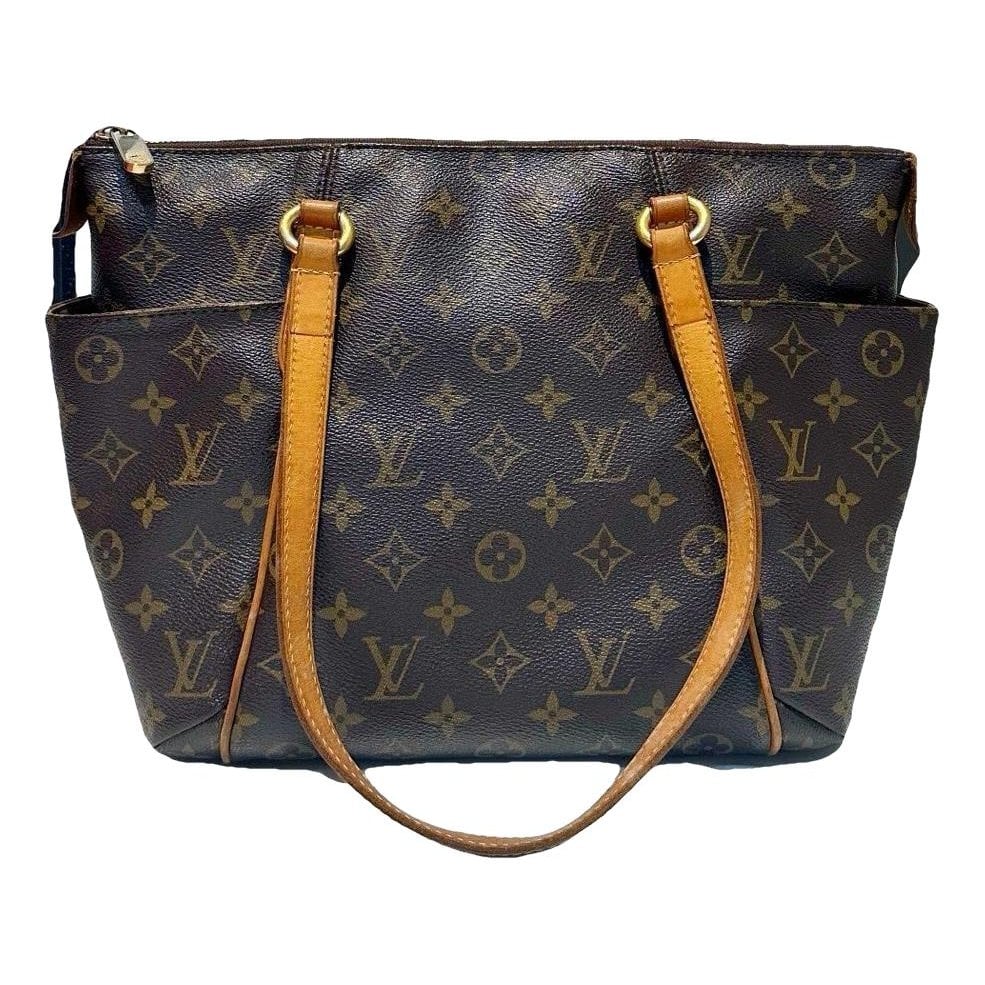 Totally leather handbag