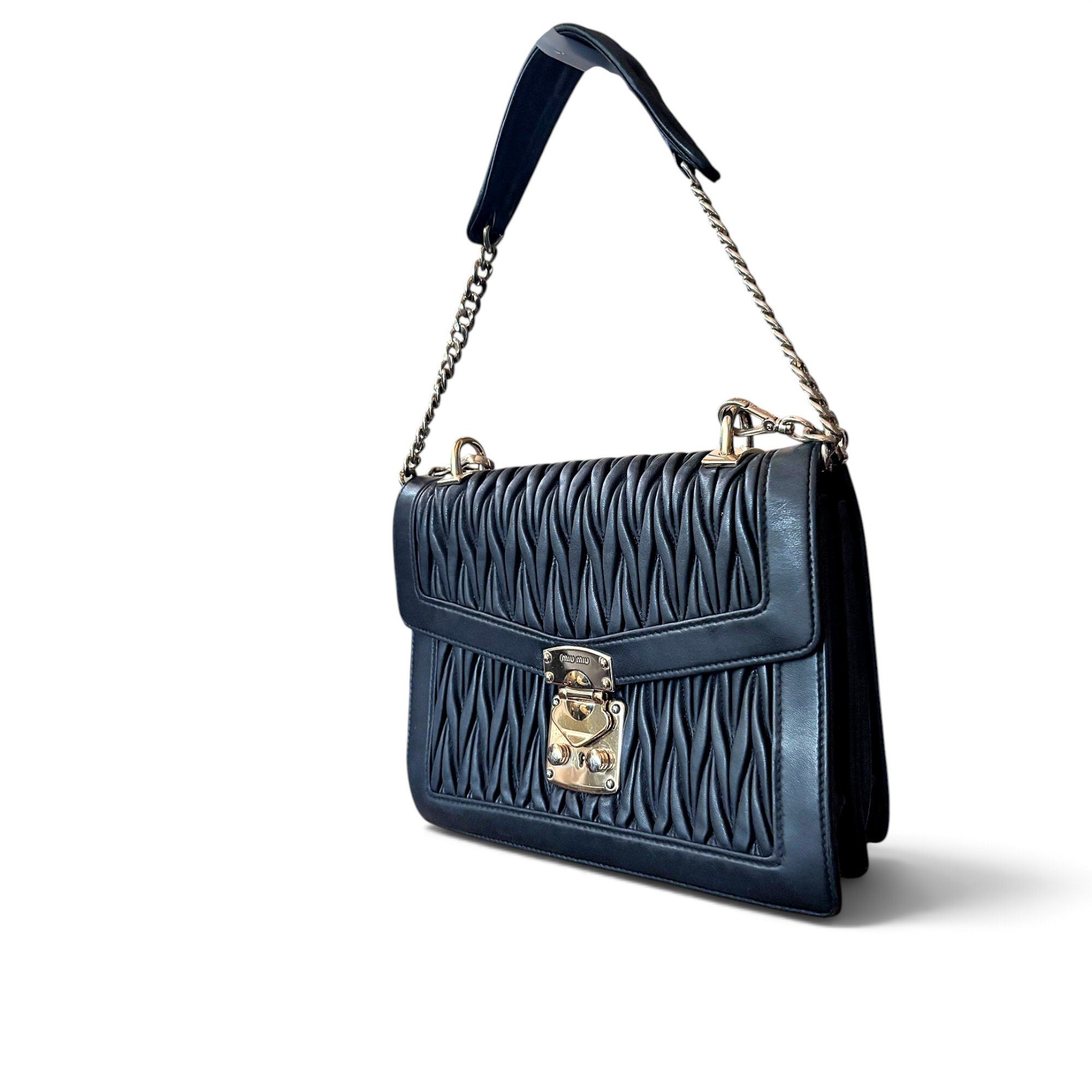 Matelassé leather handbag