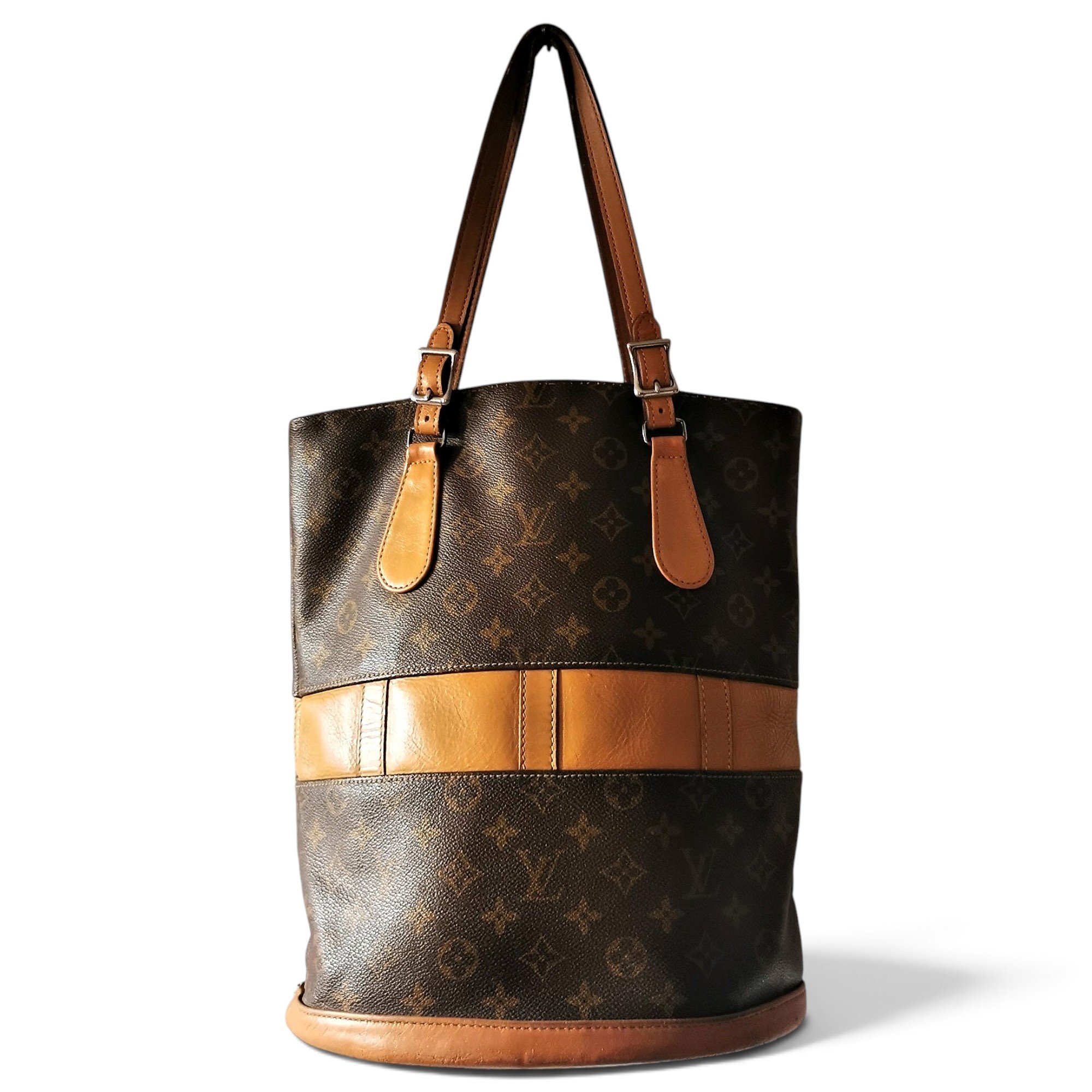 Louis Vuitton Bucket leather handbag