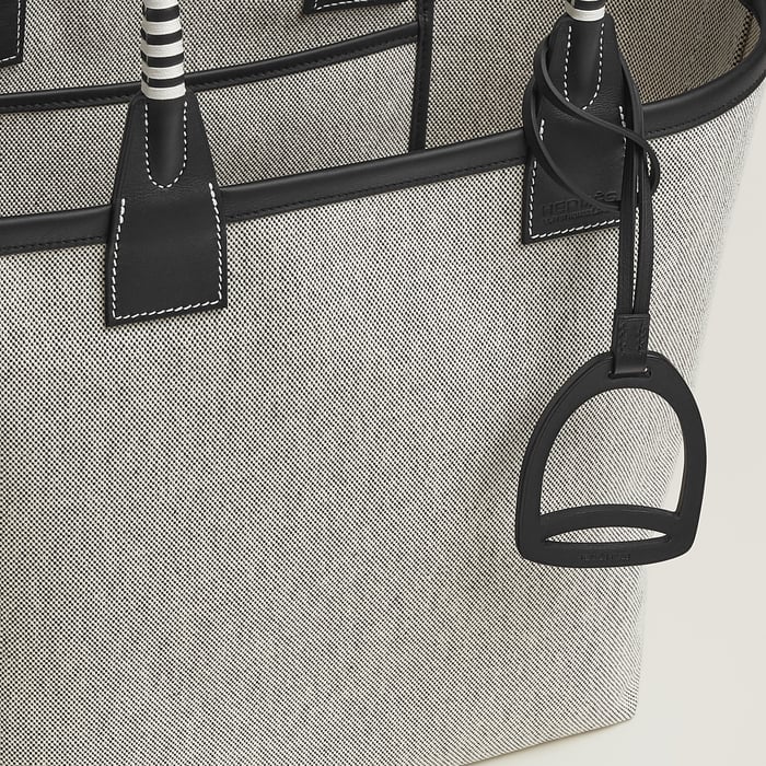 Steeple 28 Bag