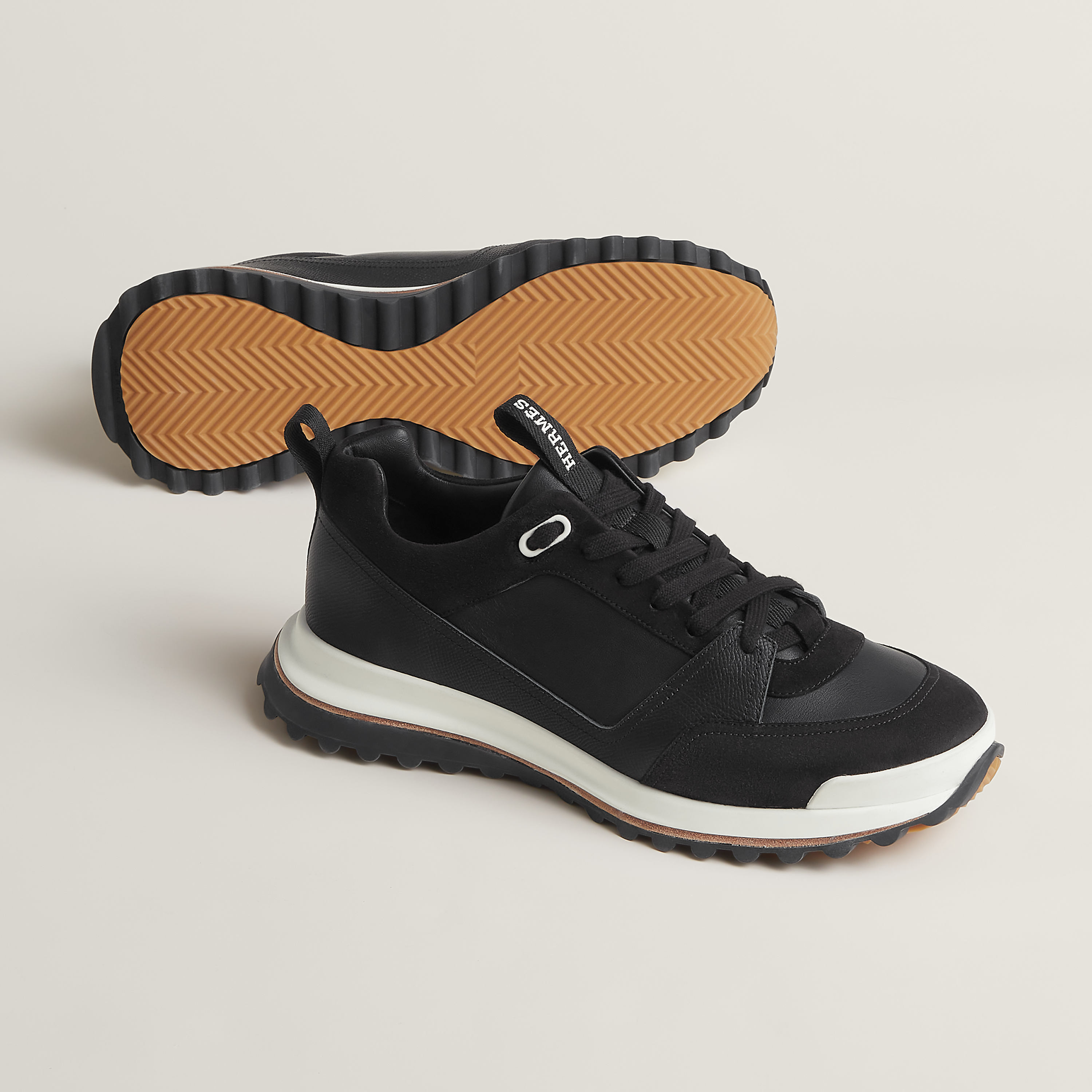 Leader sneaker