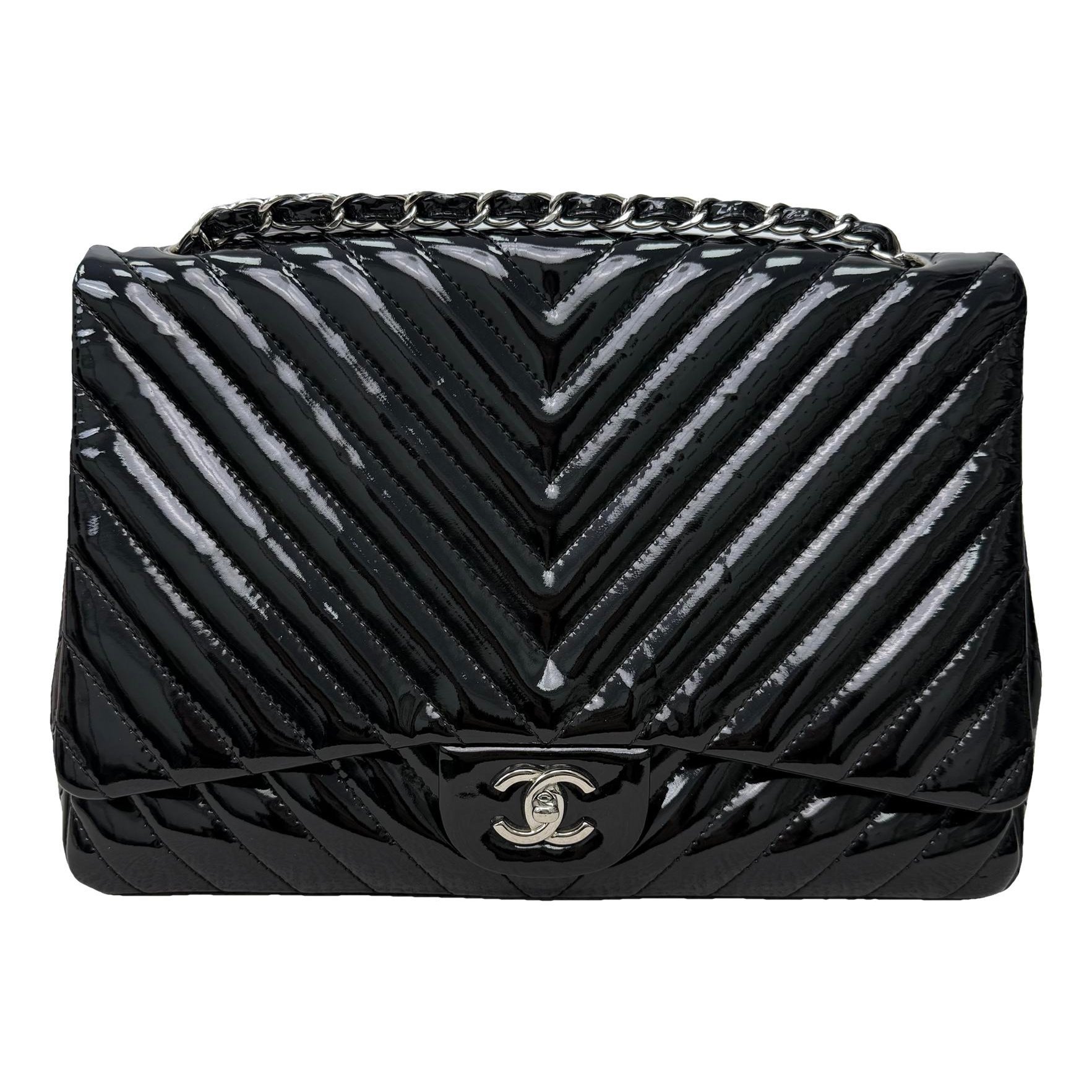 Timeless/Classique patent leather handbag