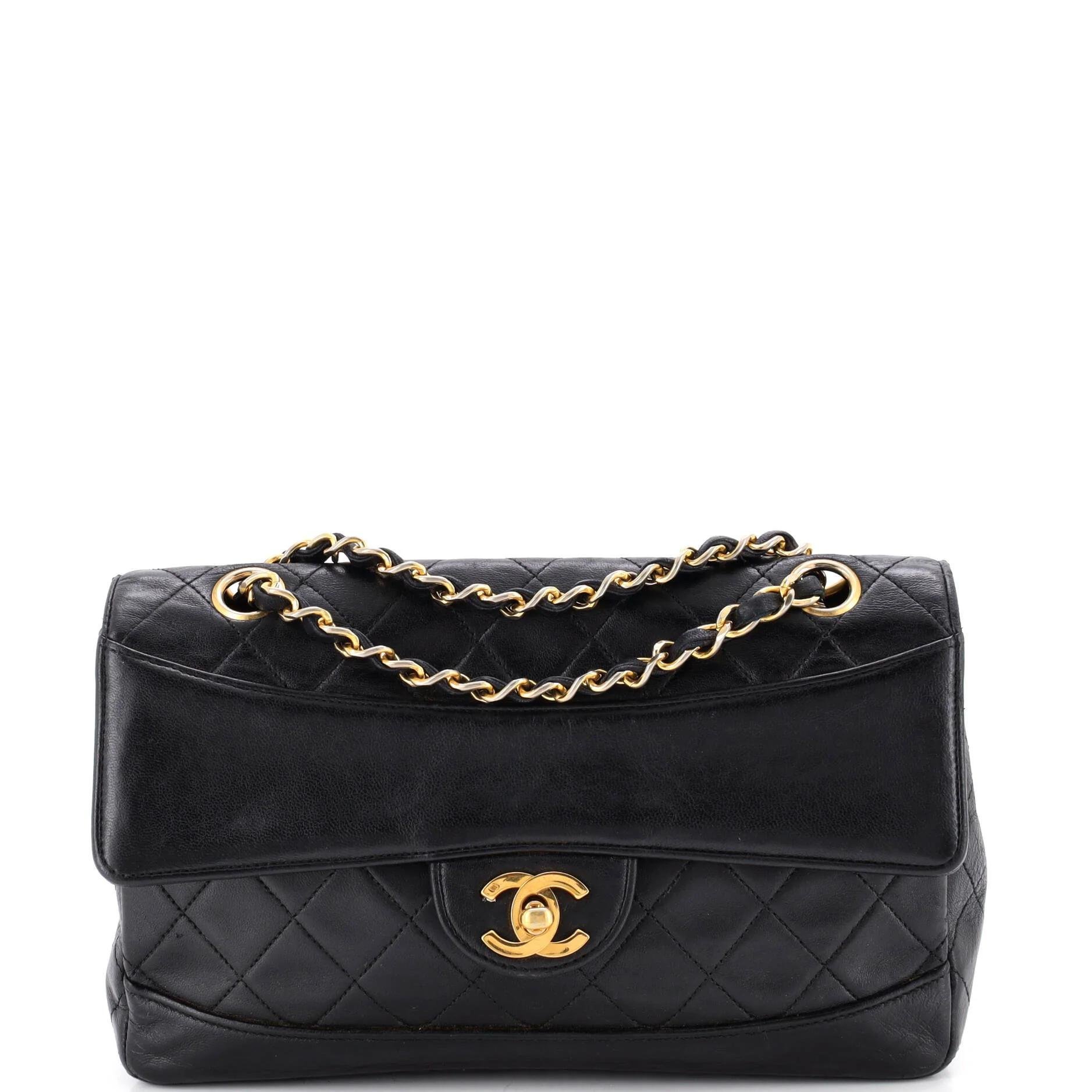 Vintage CC Chain leather handbag
