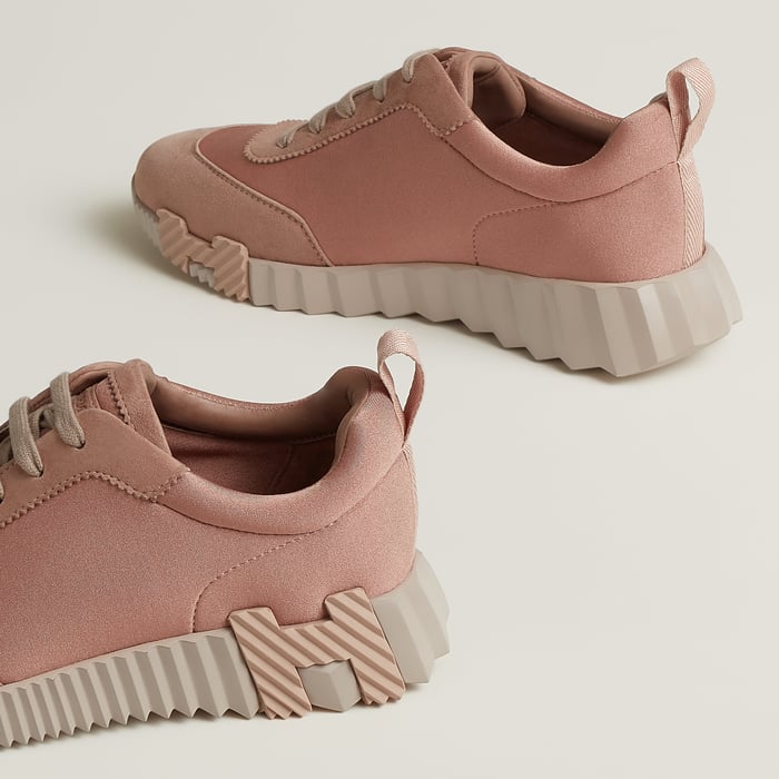 Bouncing Sneaker