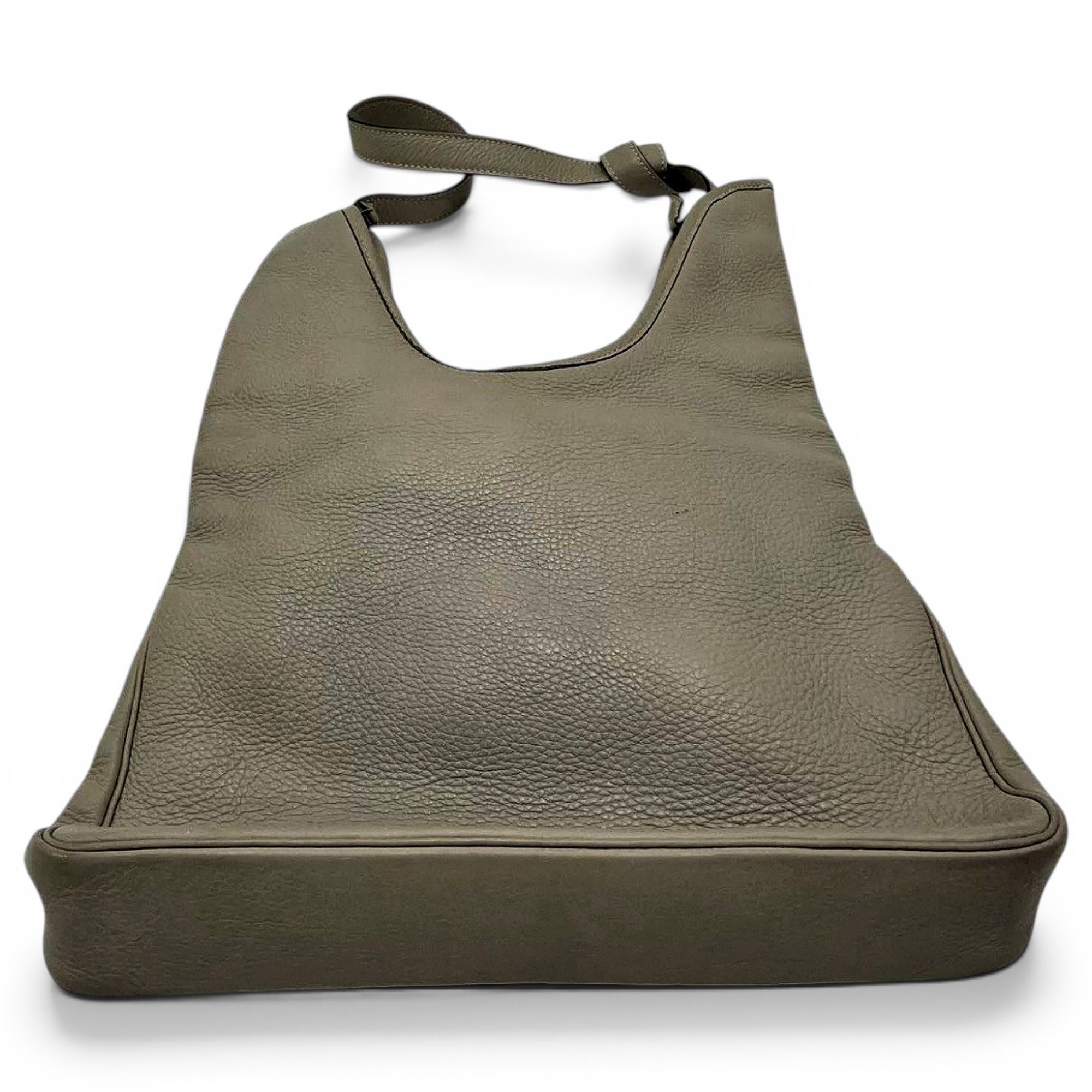 Trim leather tote