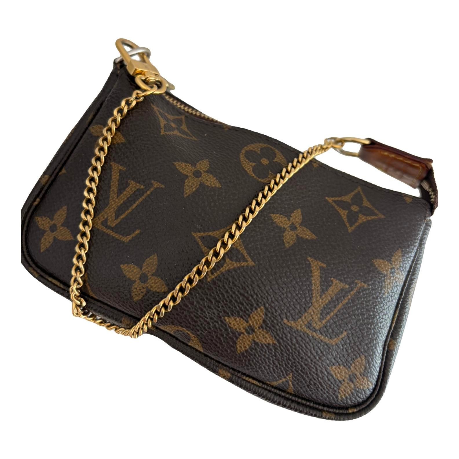 Pochette Accessoire leather handbag