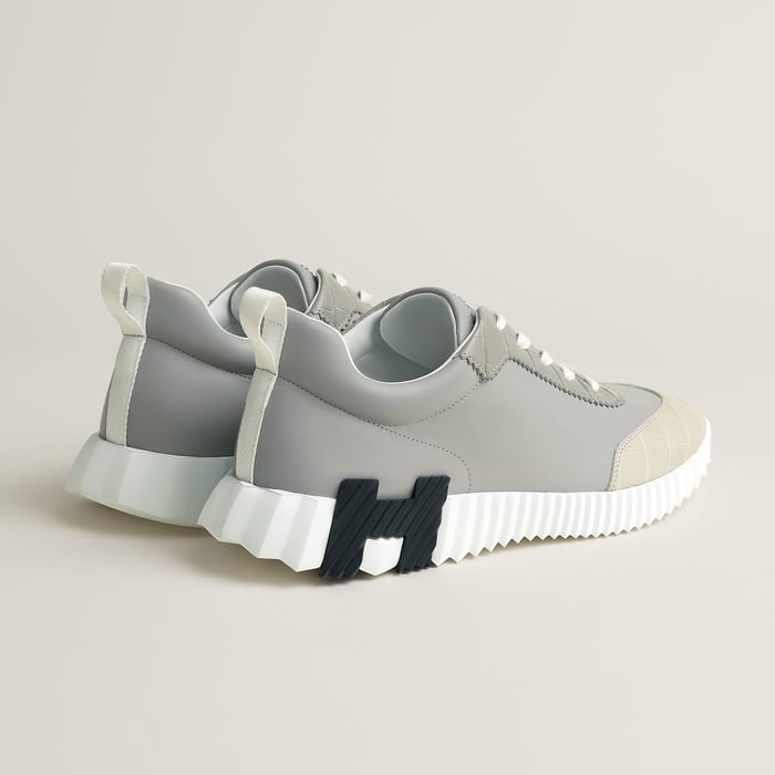 Bouncing Sneaker