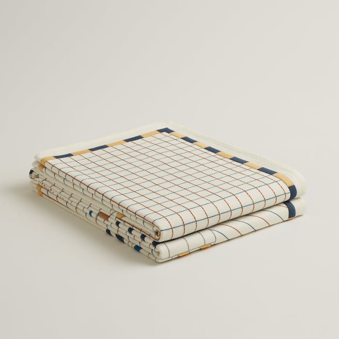 Cheval Au Faubourg Blanket