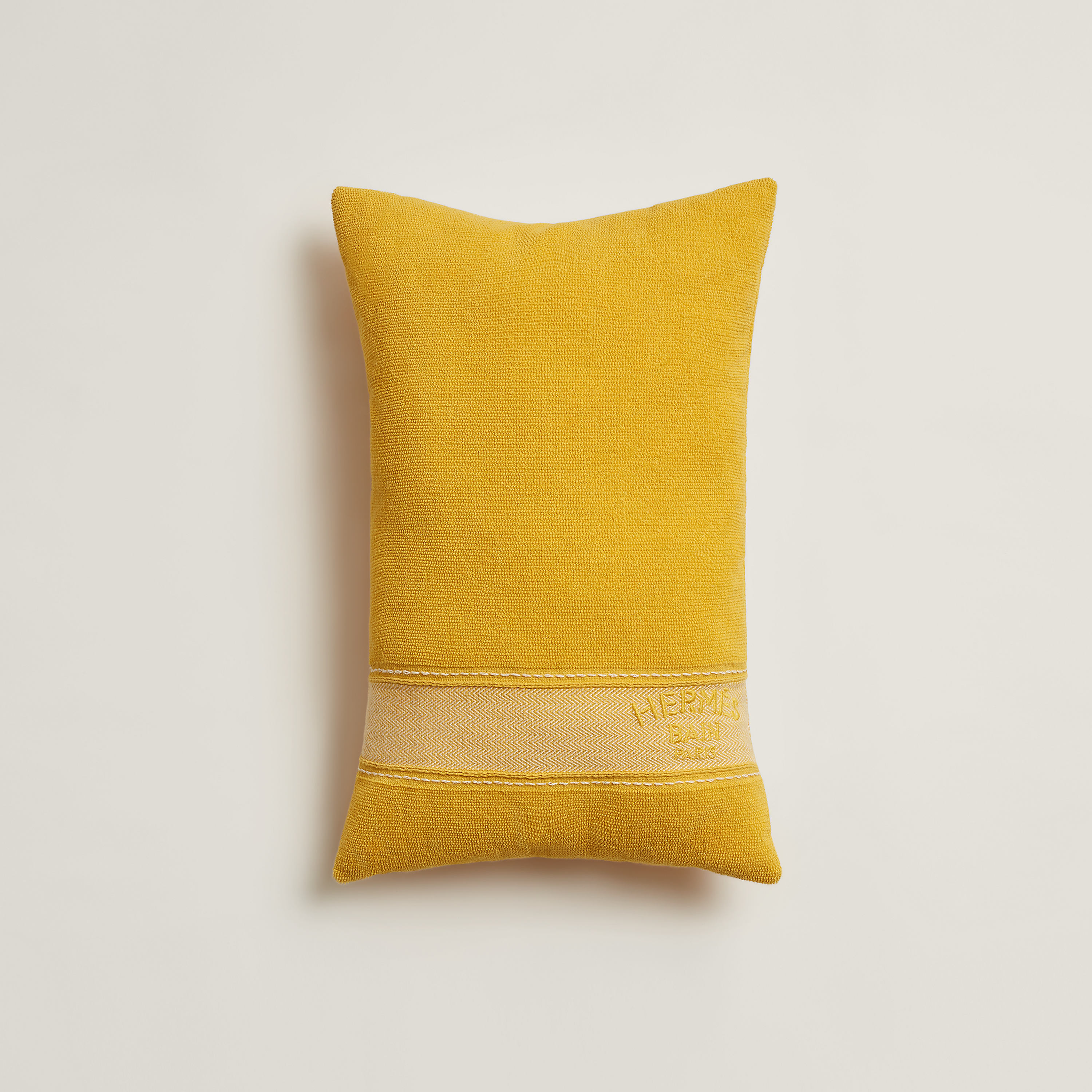 Yachting Uni beach pillow