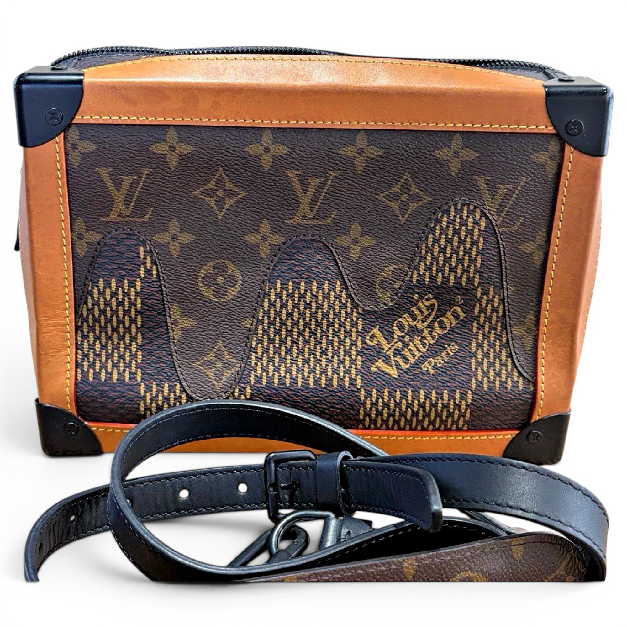 Petite Malle leather crossbody bag