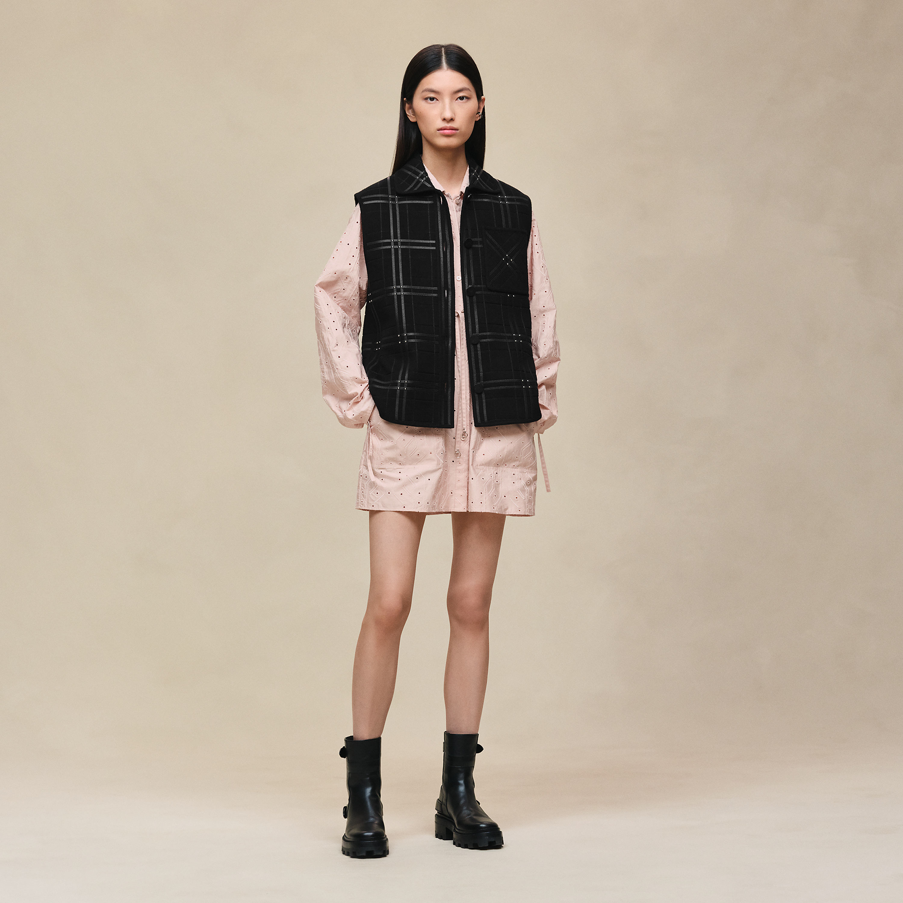 Gilet court brodé détail cuir