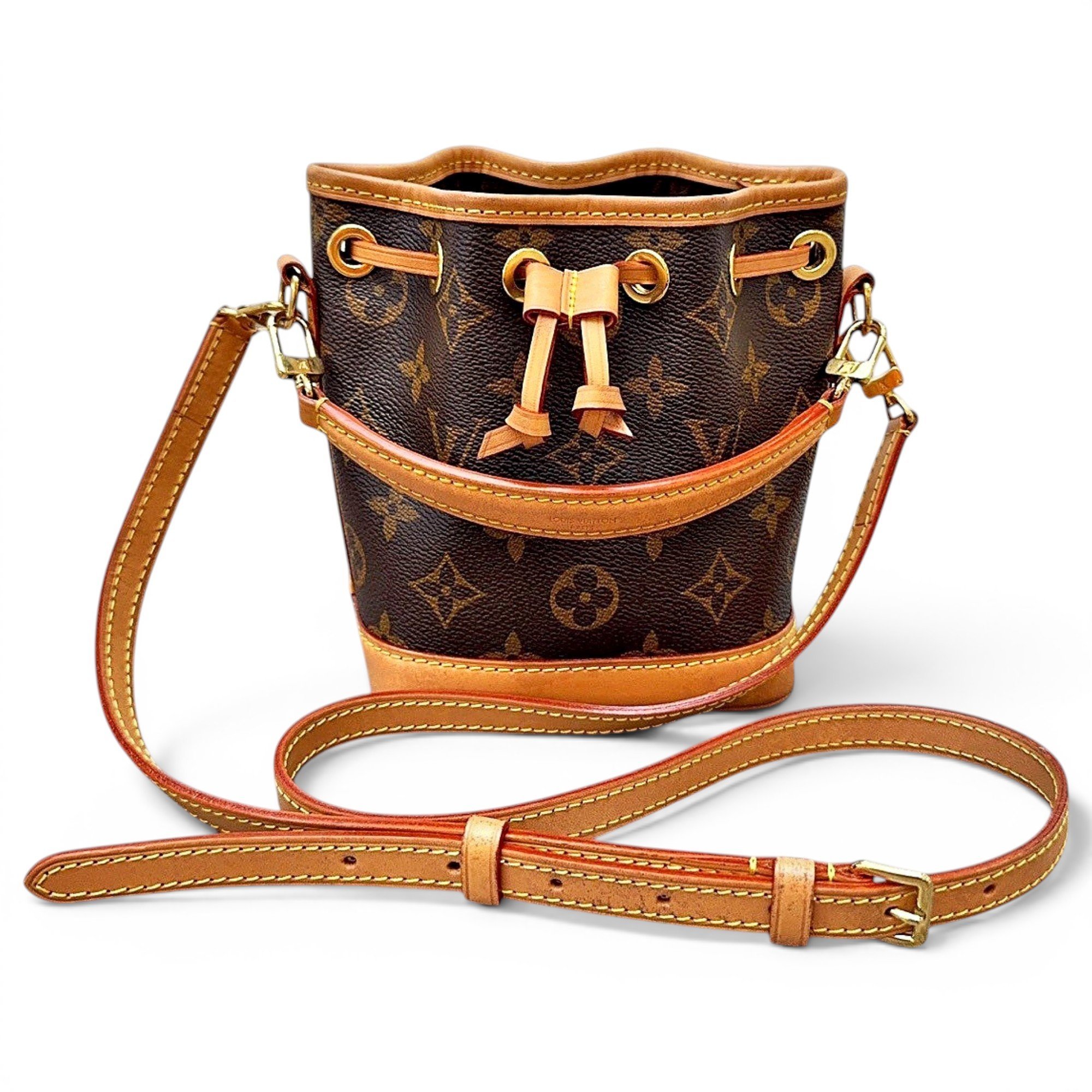 Nano Noé leather handbag