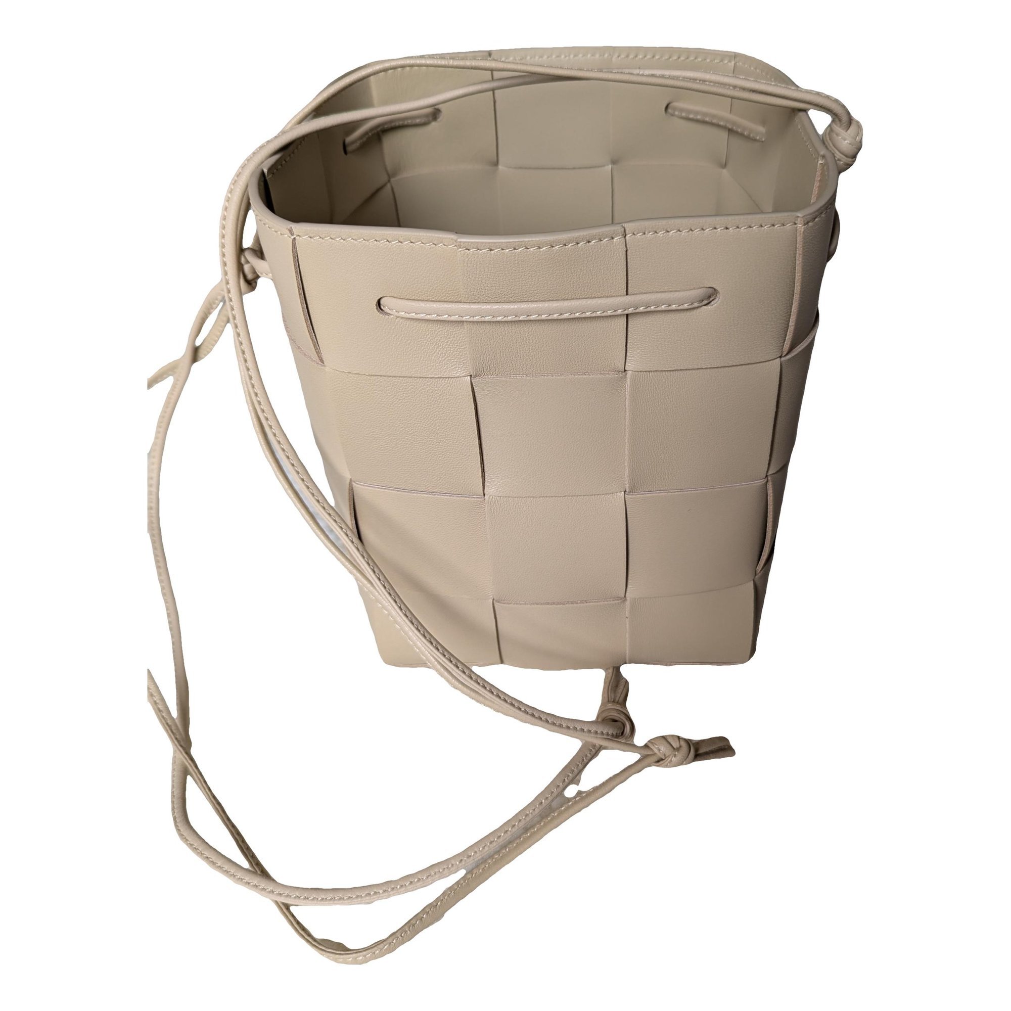 Cassette Bucket leather handbag