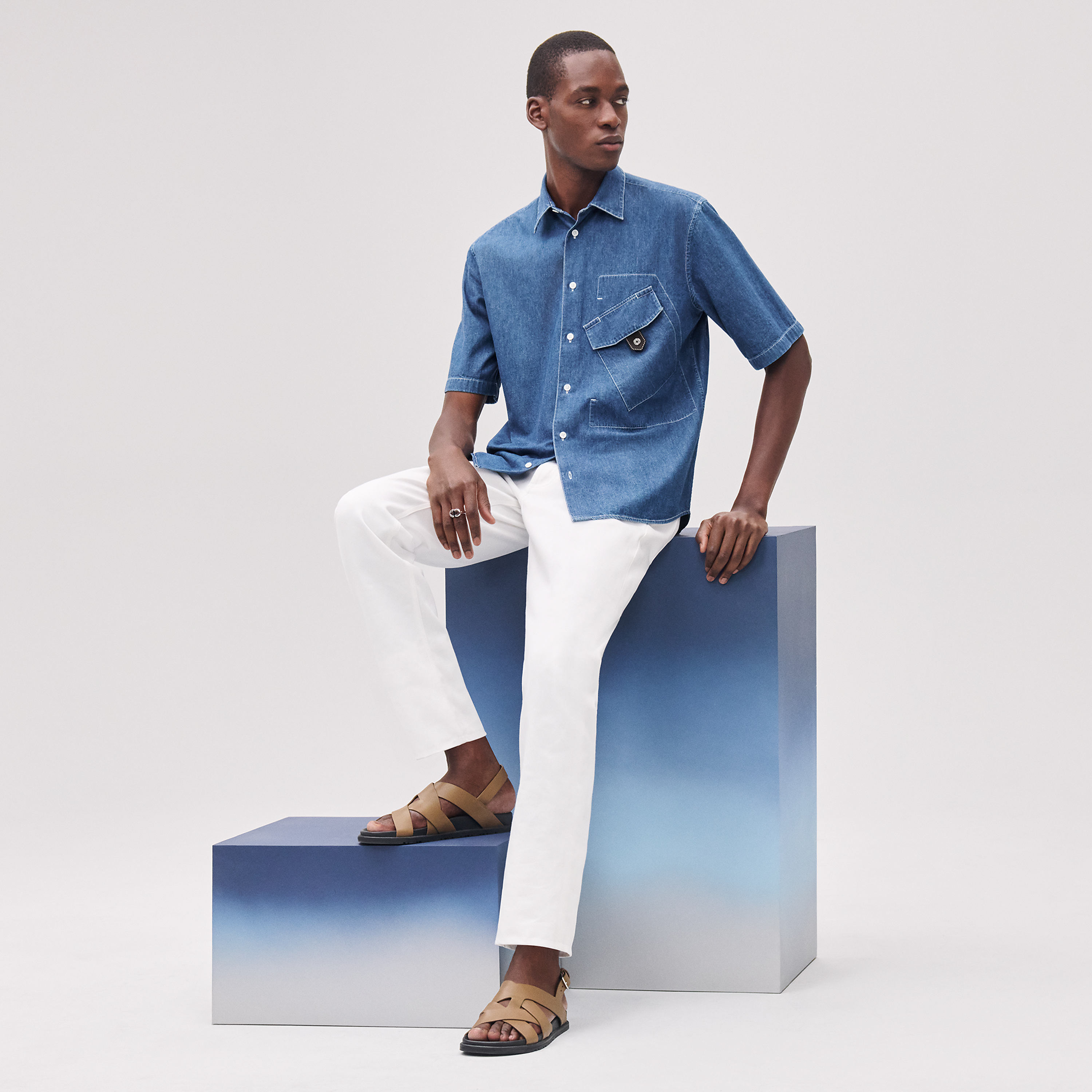 Short-sleeve straight cut shirt
