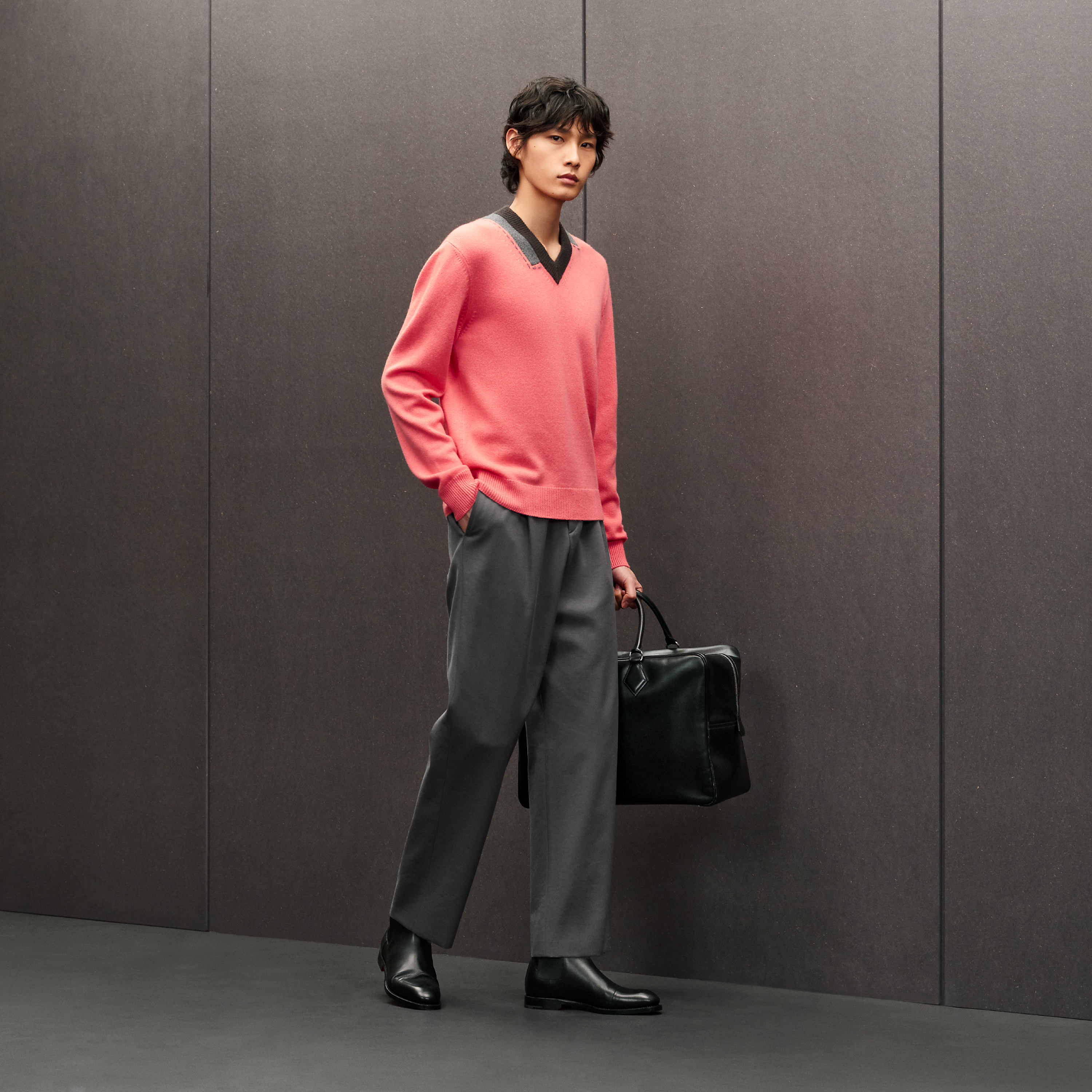 "Decoupe sellier" V-neck cashmere sweater