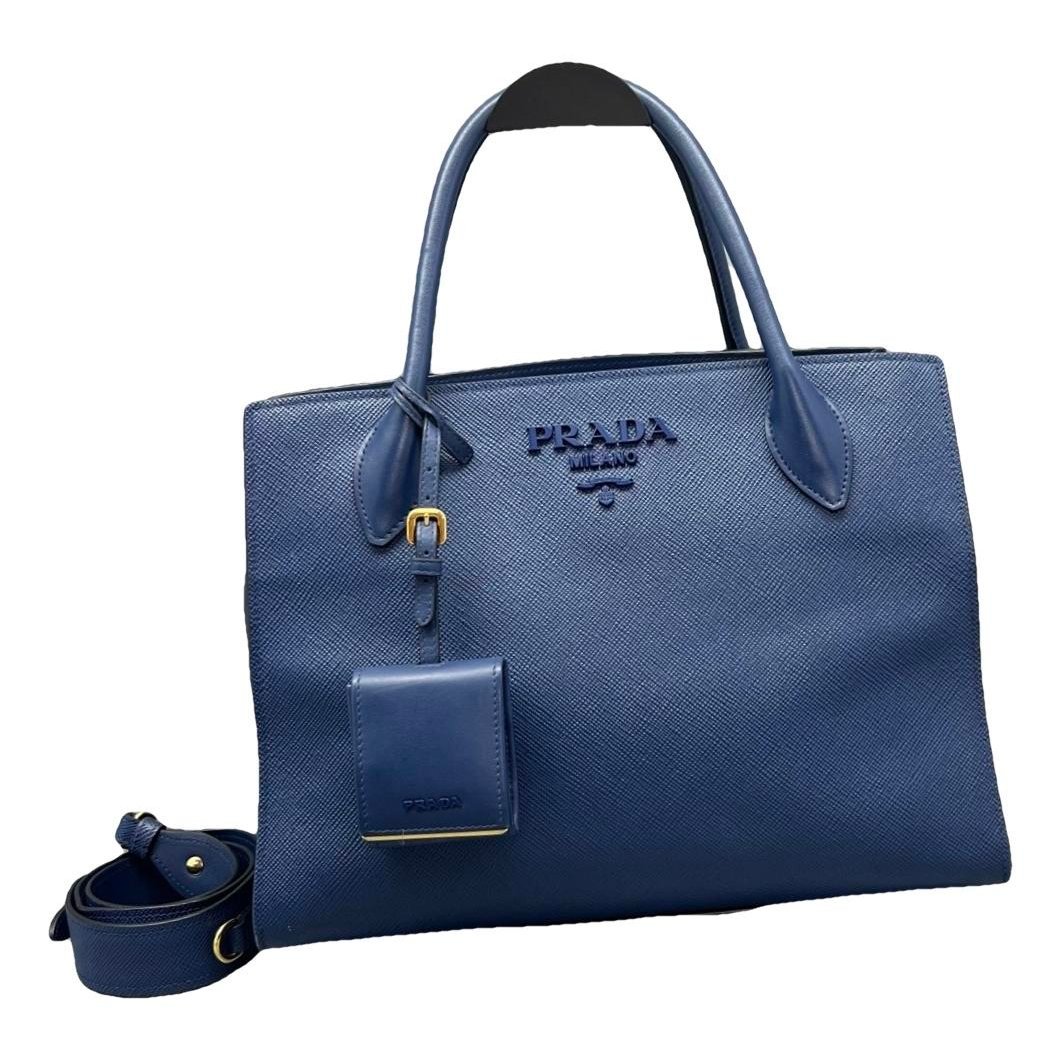 Monochrome leather handbag