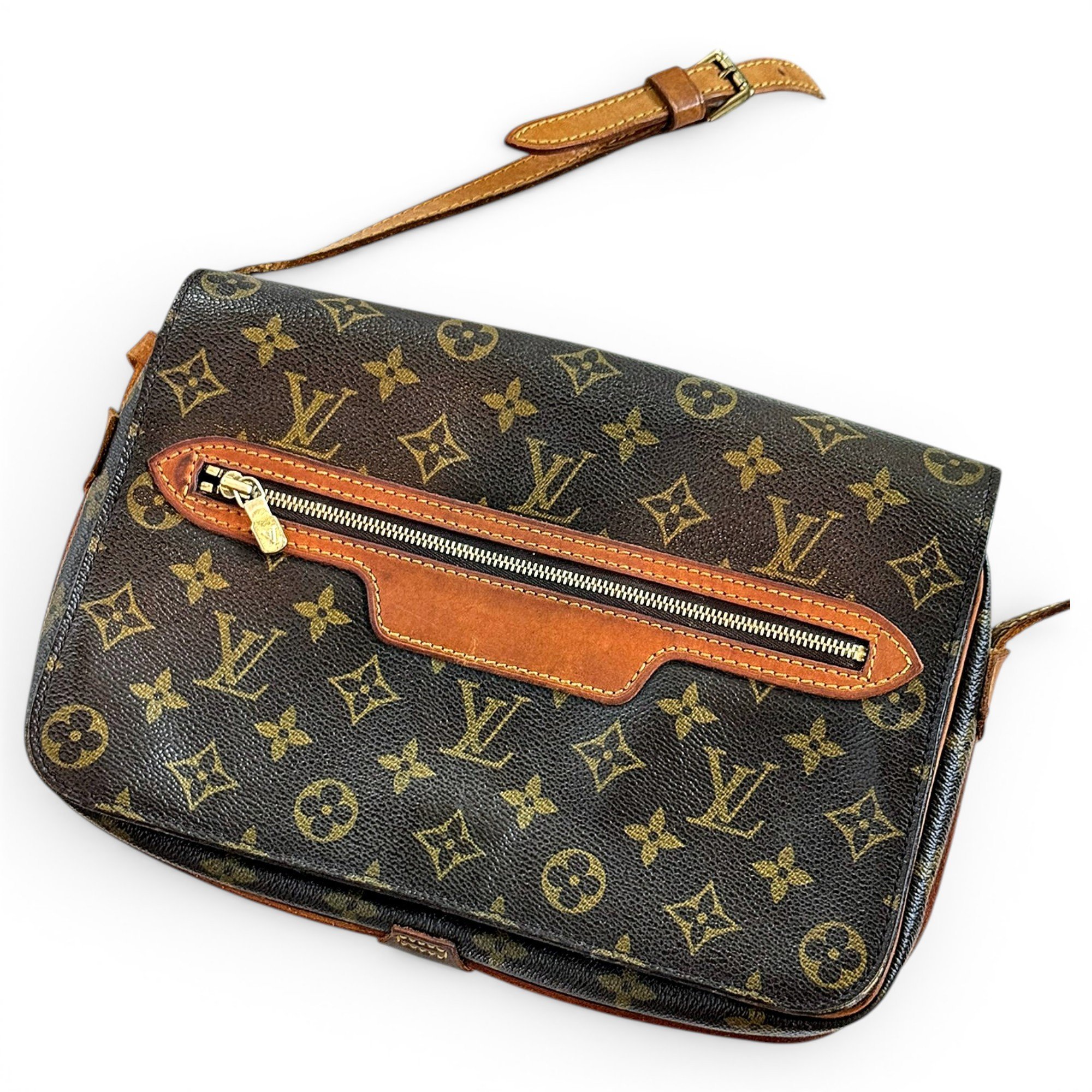 Saint Cloud vintage leather crossbody bag