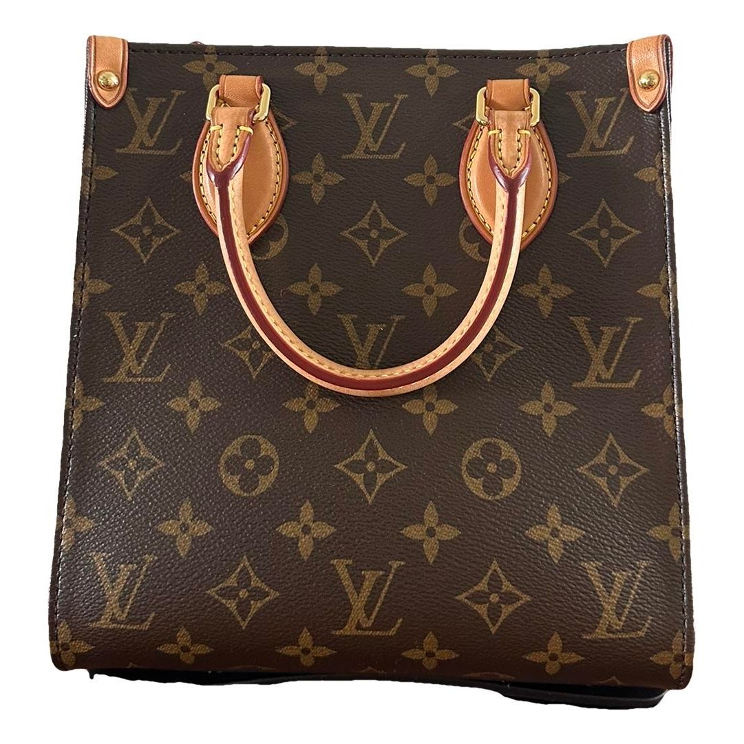 Plat leather handbag