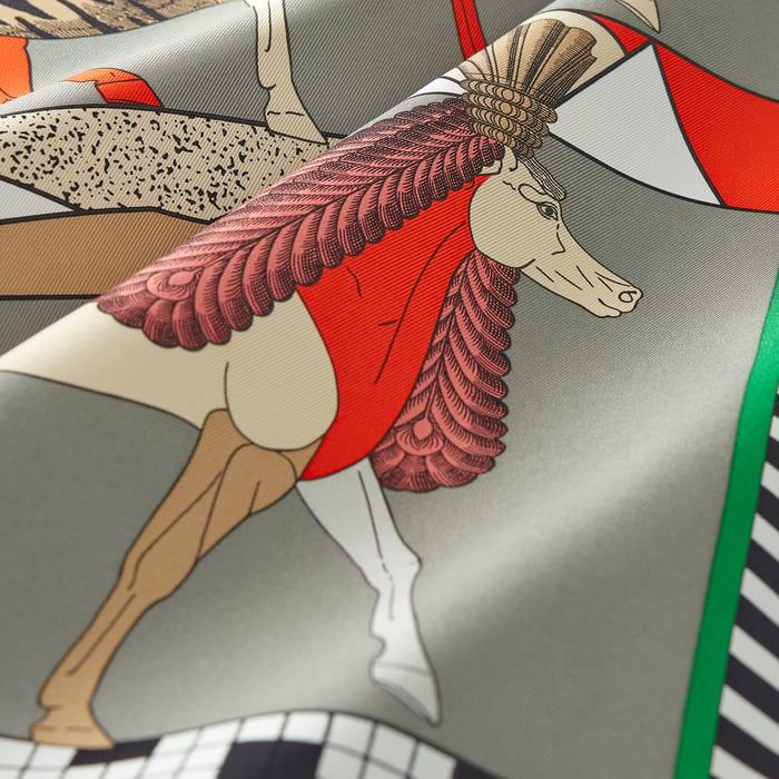 a Toute Allure Scarf 90