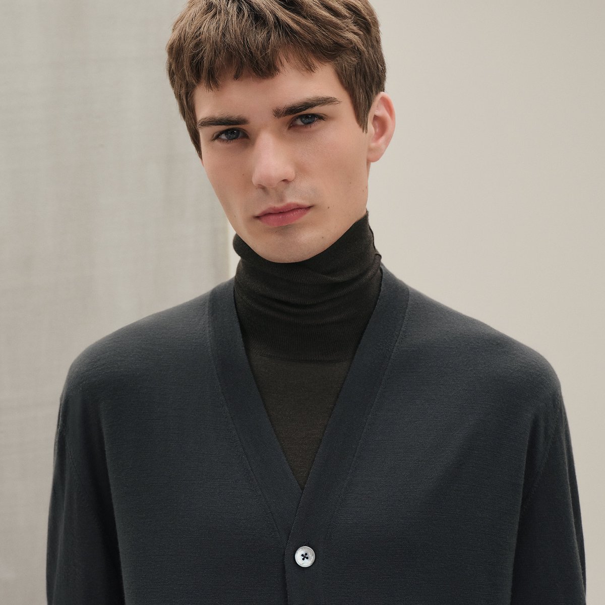 "Detail H" buttoned cardigan