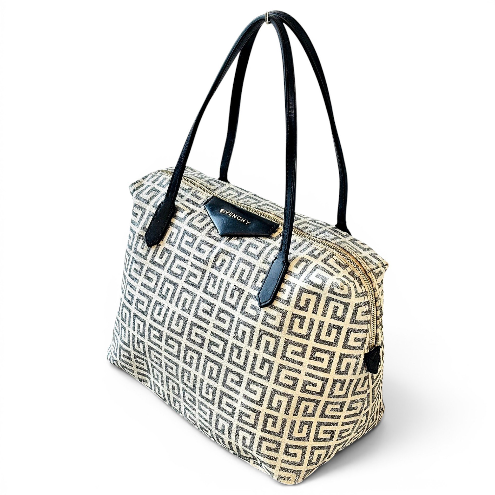 Antigona leather handbag