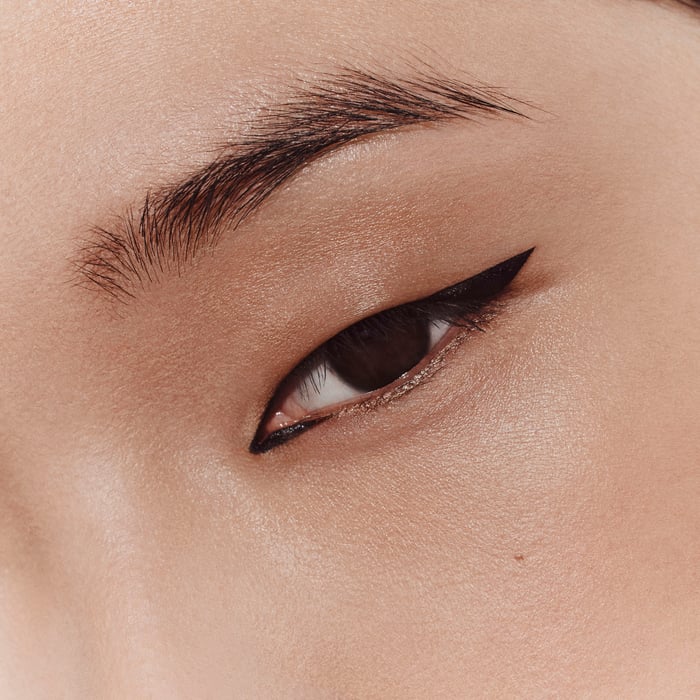 01 – Encre Noire Precision Eyeliner, Encre Noire