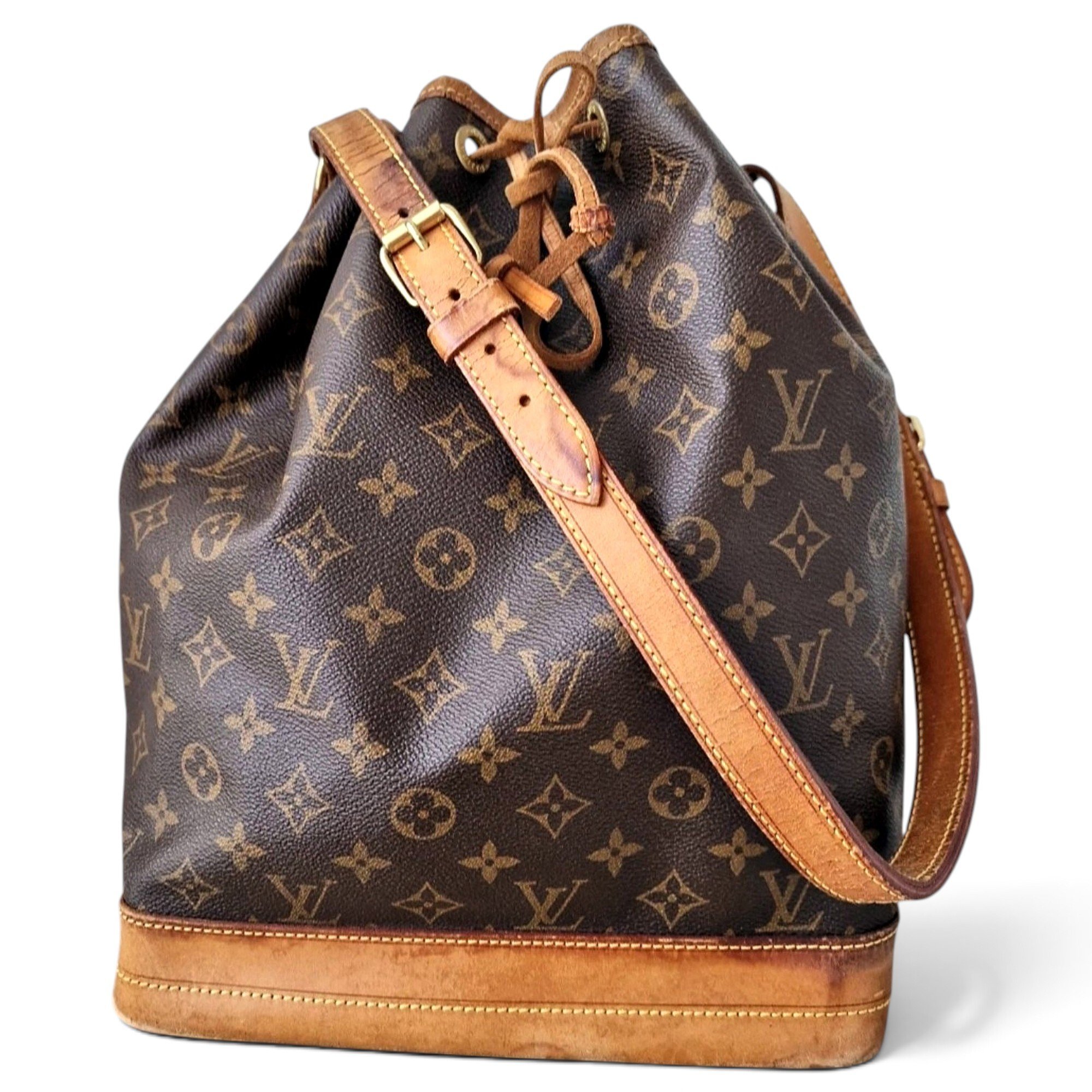 Noé leather handbag
